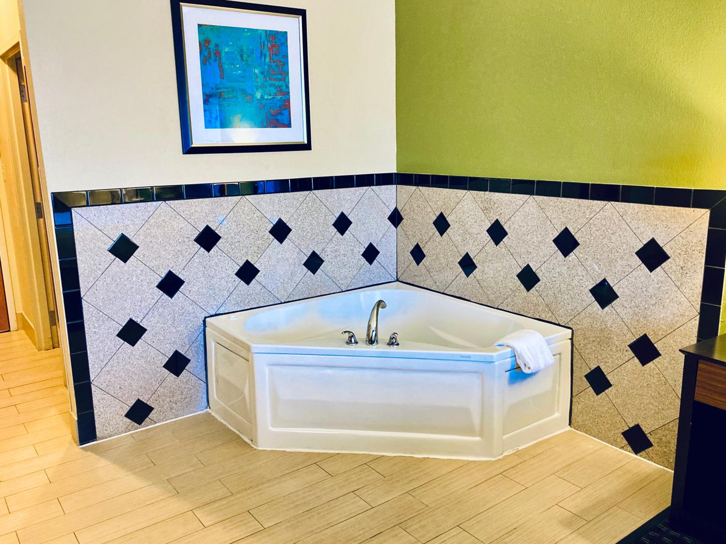 King Suite With Spa Bath - Non-Smoking - Photo 5