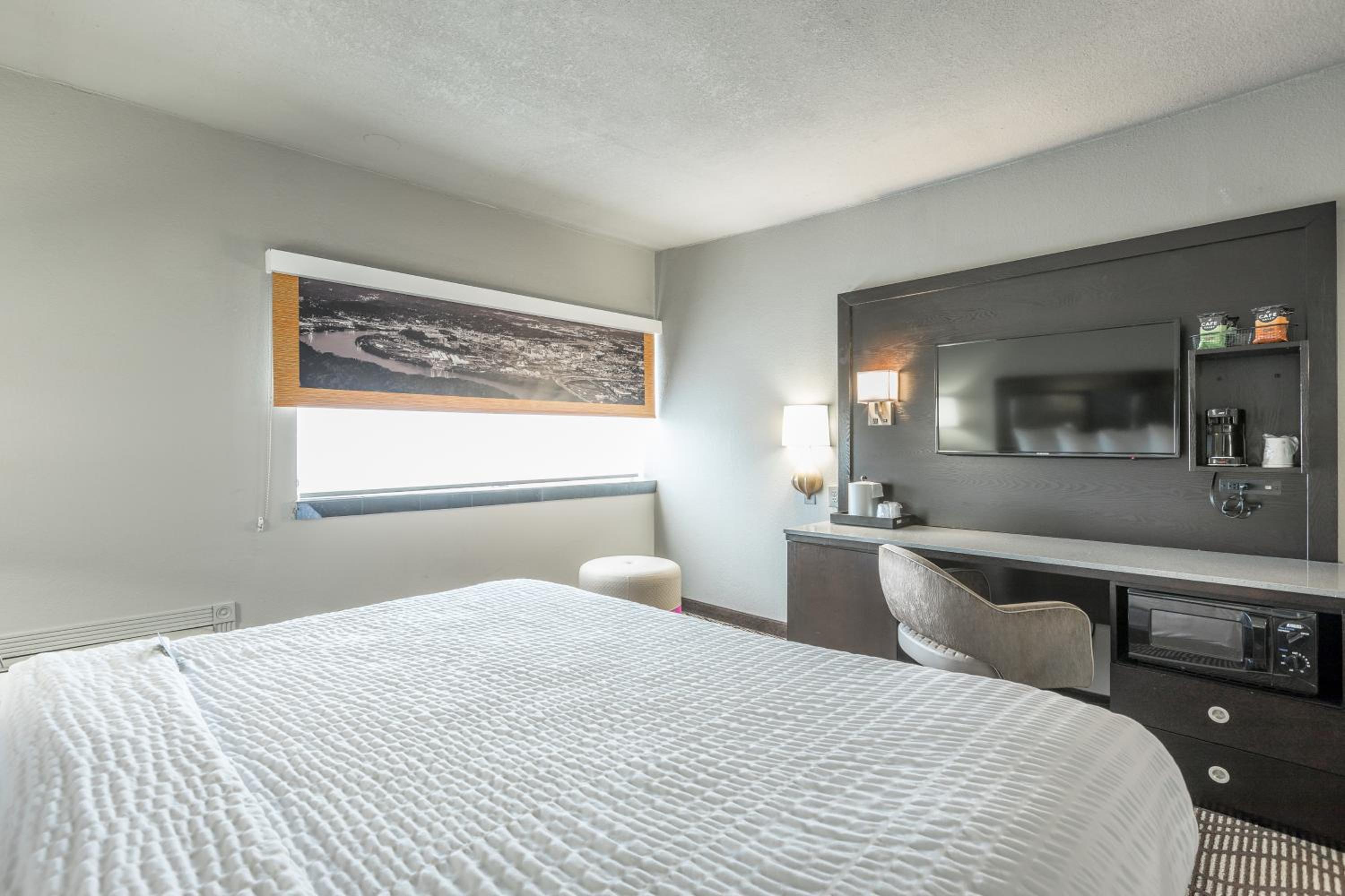 King Room - Non-Smoking - Photo 3