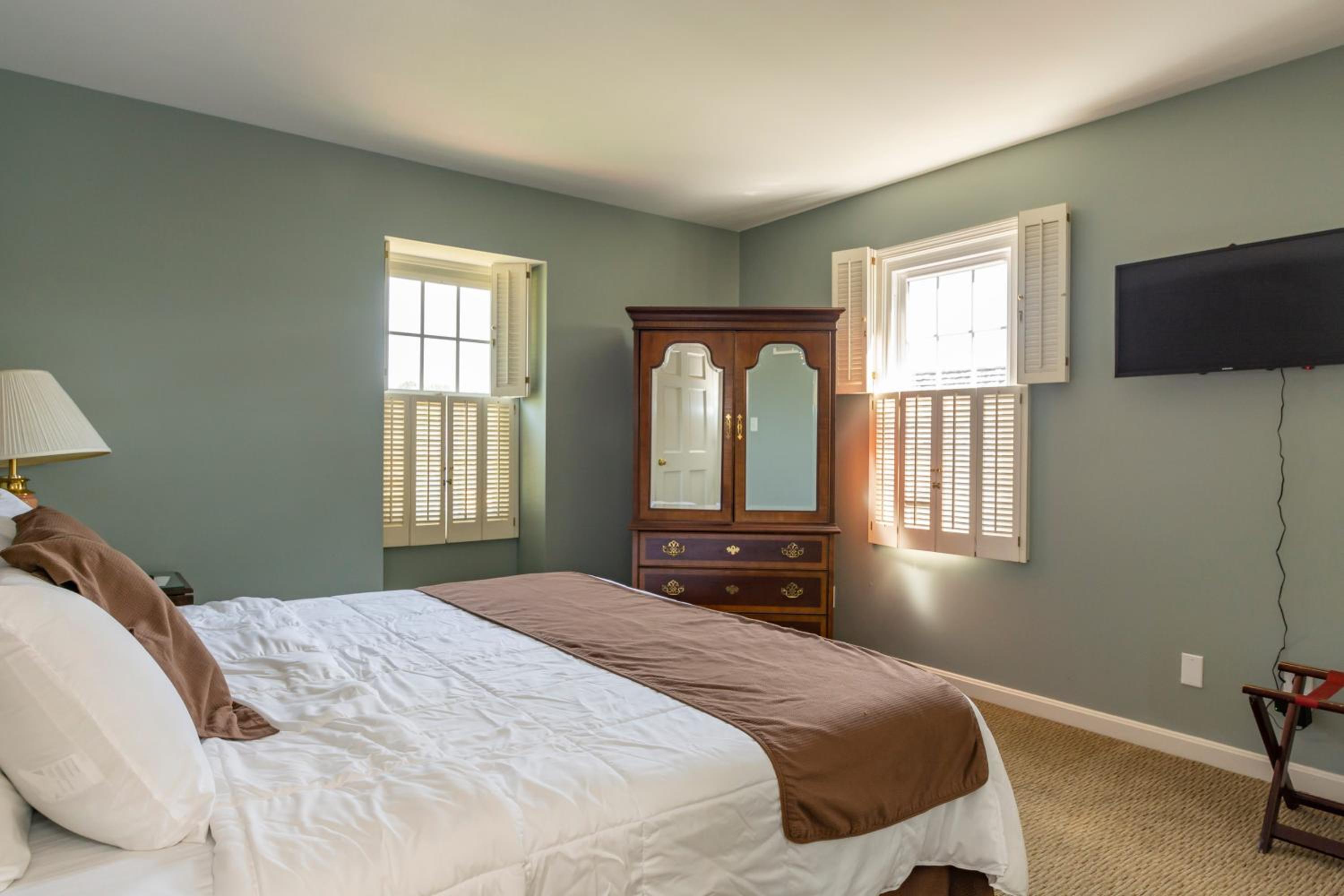 King Suite - Second Floor - Photo 16
