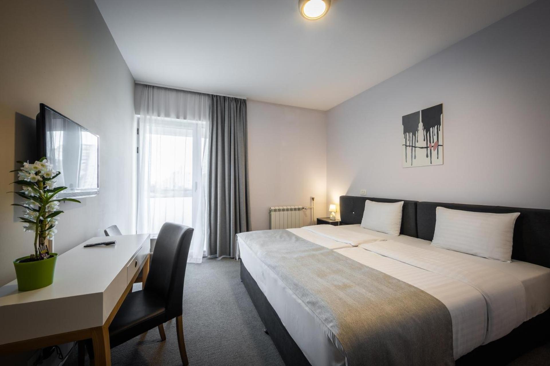 Standard Double or Twin Room photo 3