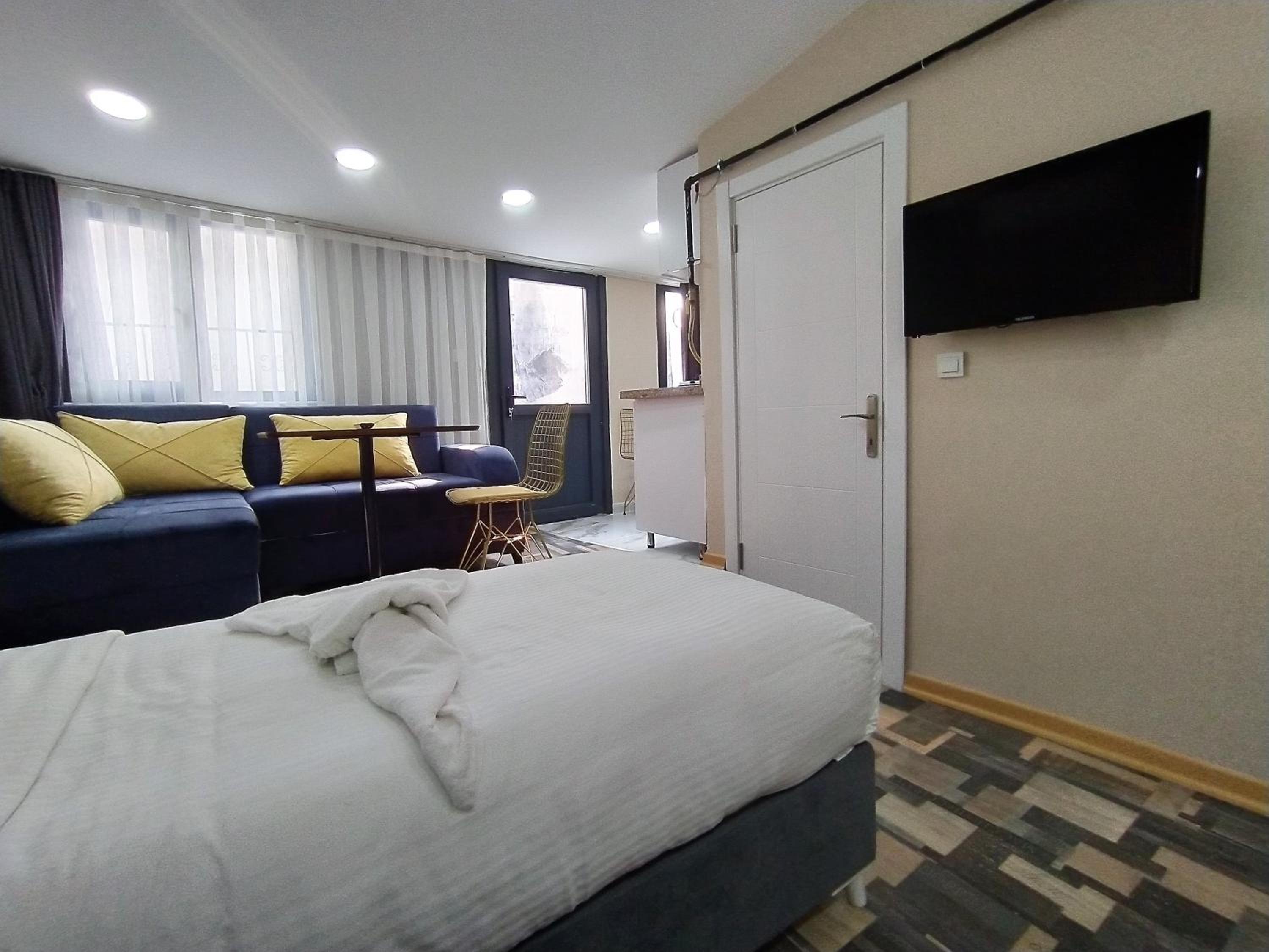 Deluxe Double or Twin Room with Balcony photo 3