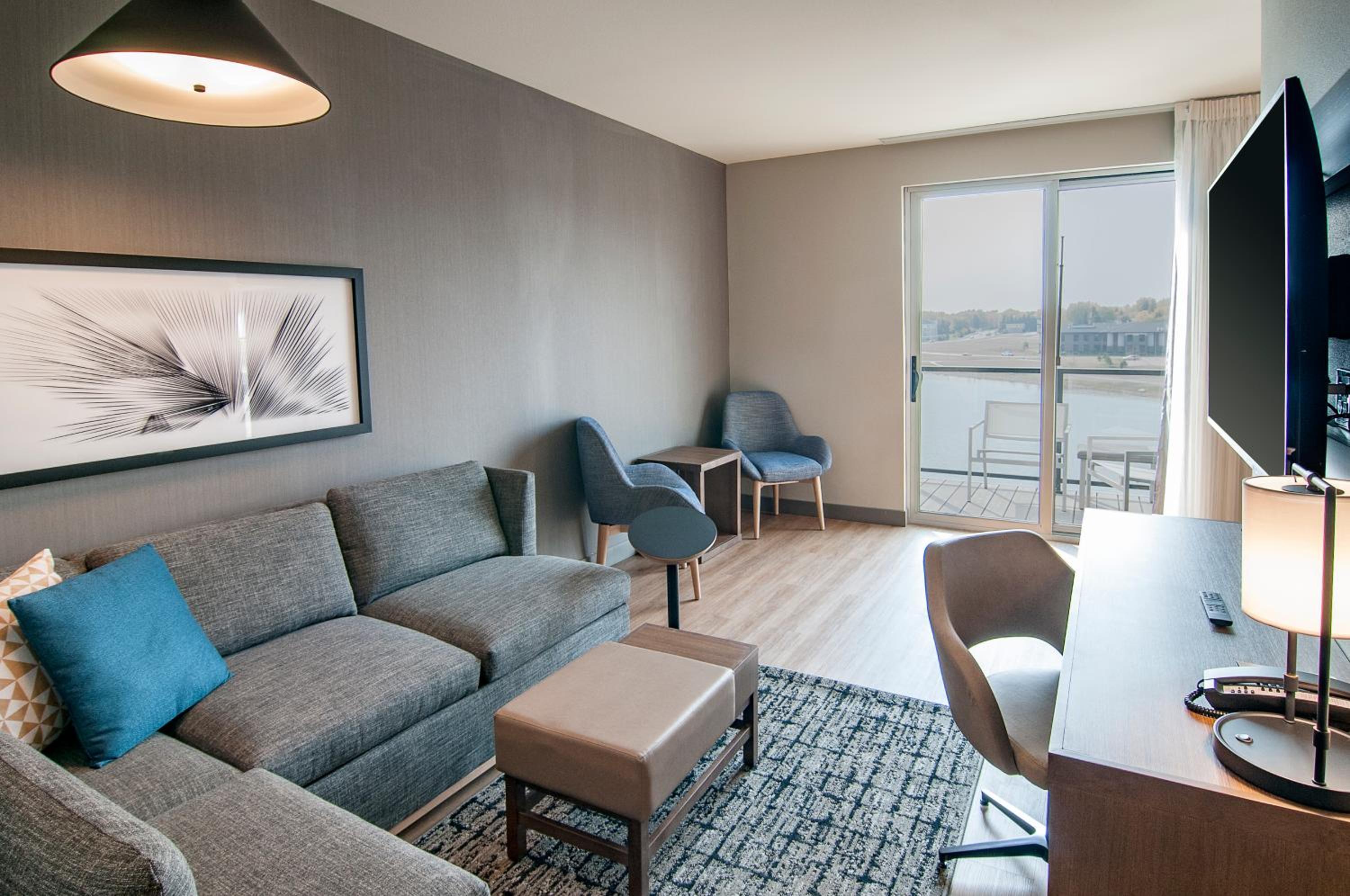 King Suite with Sofa Bed, Lake View and Roll-In Shower - Disability Access - Photo 1