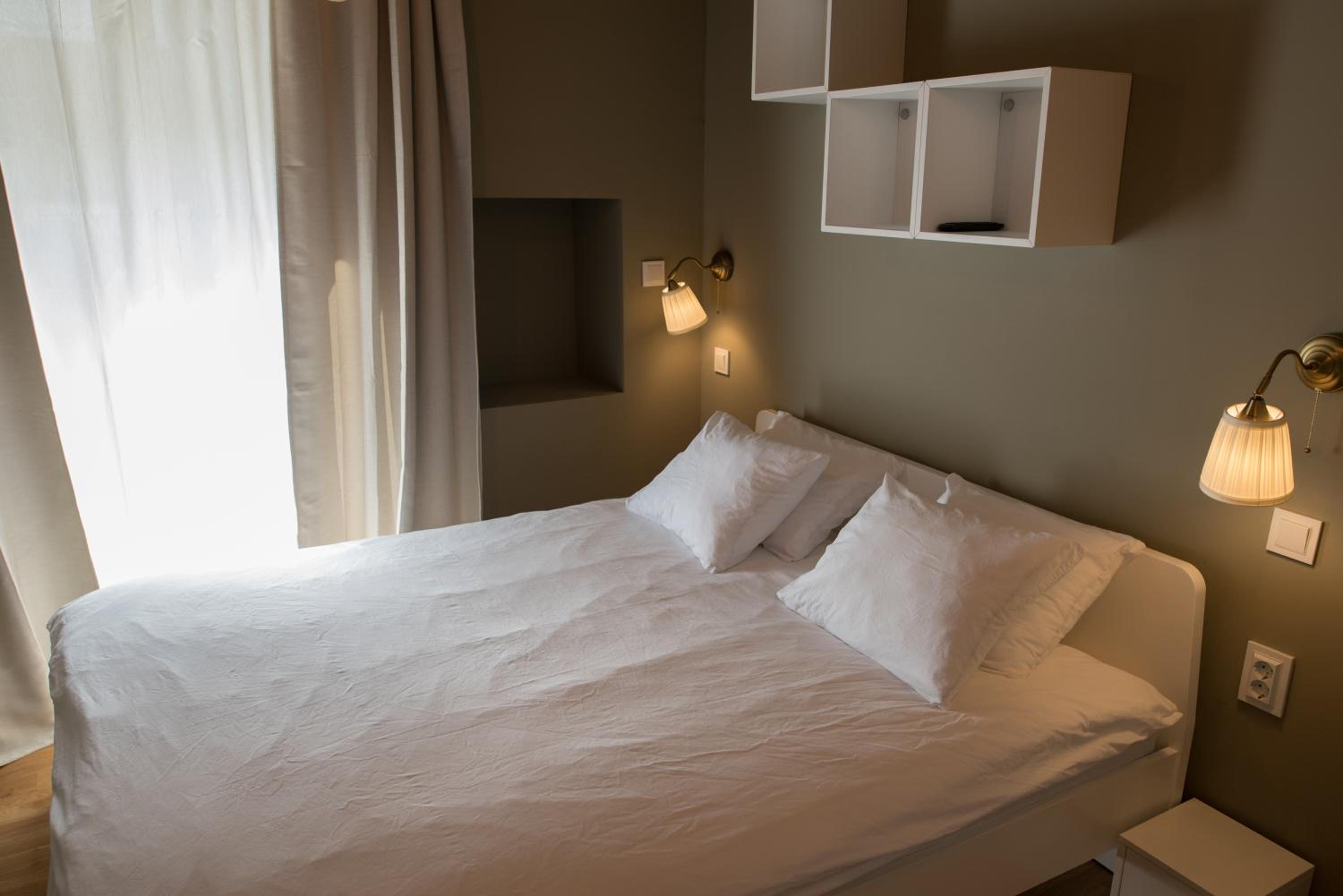 One-Bedroom Apartment - Photo 1