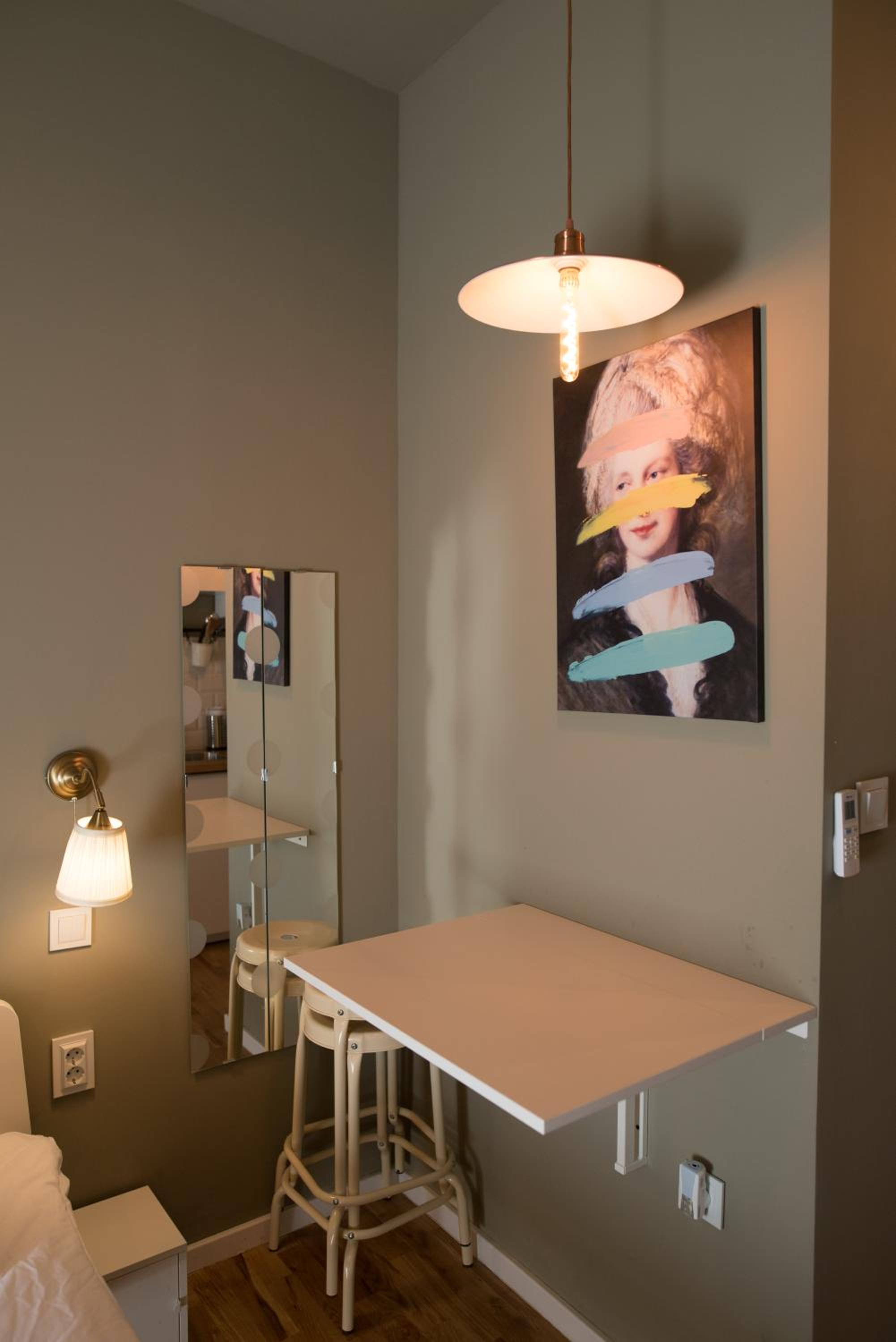 One-Bedroom Apartment - Photo 9