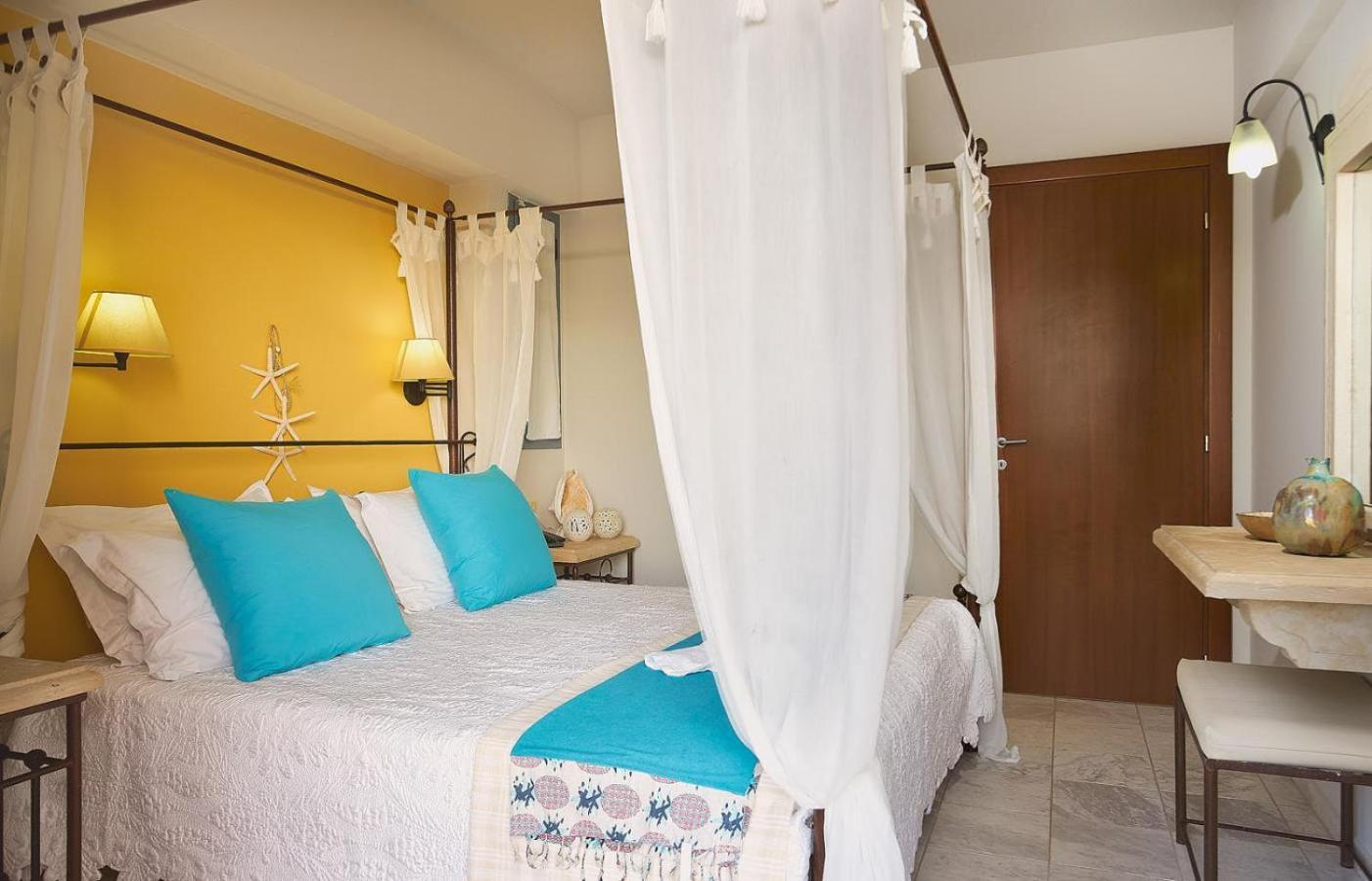 Deluxe Suite with Sea View - Photo 5