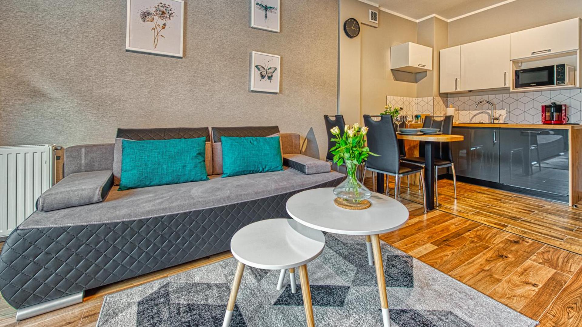 One-Bedroom Apartment - Photo 2