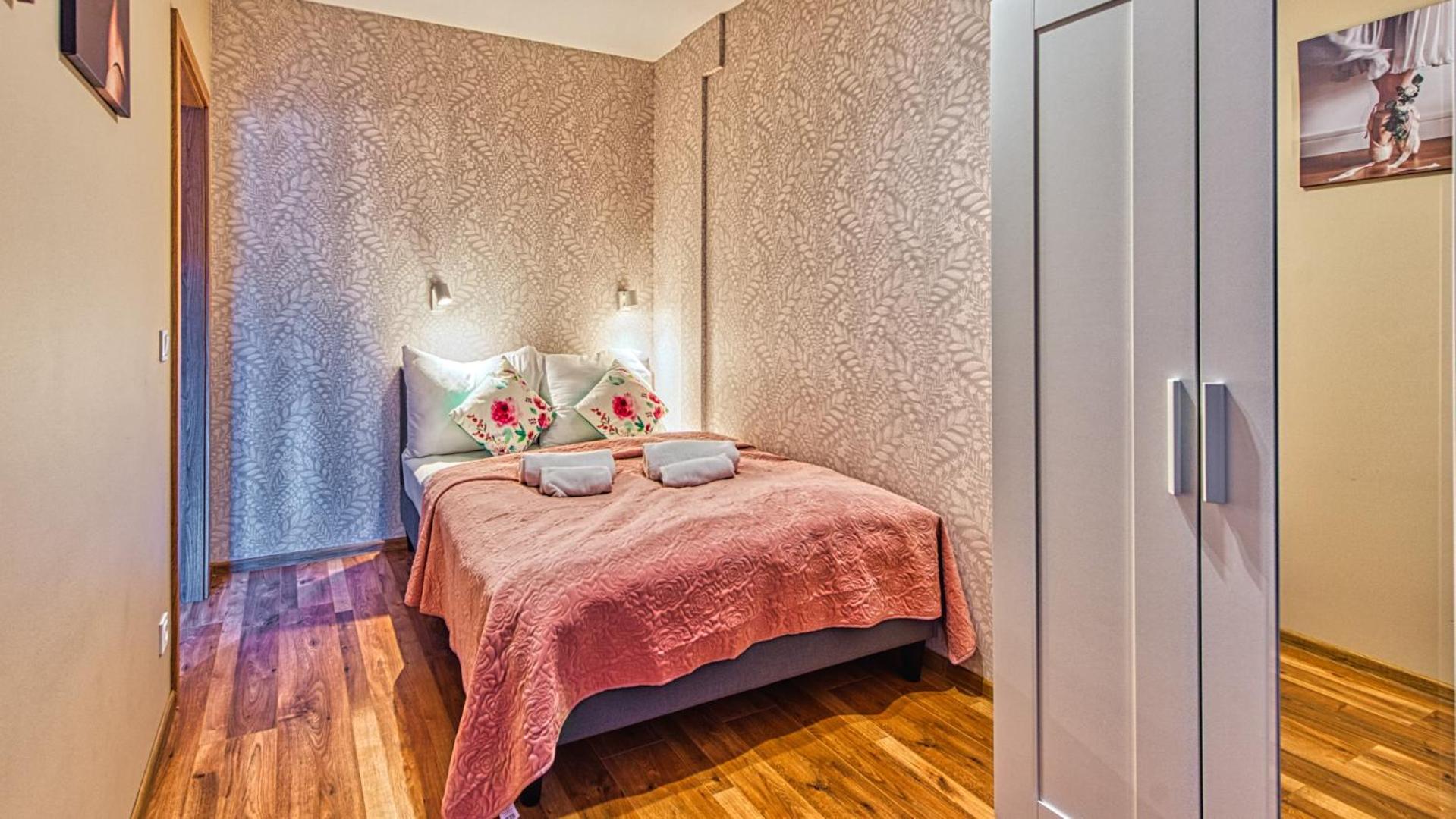 One-Bedroom Apartment - Photo 11