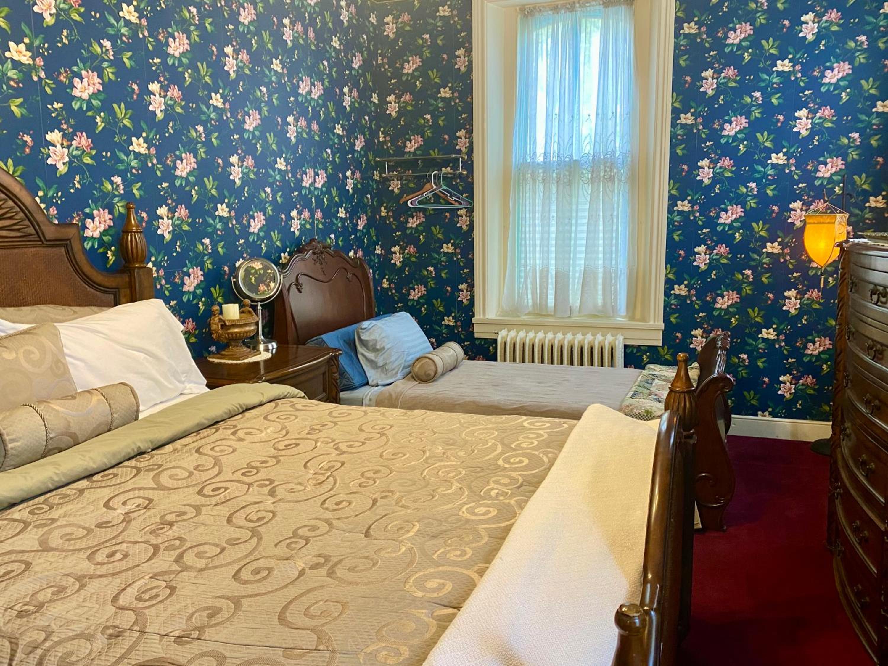 Deluxe Double Room (2 Adults + 1 Child)