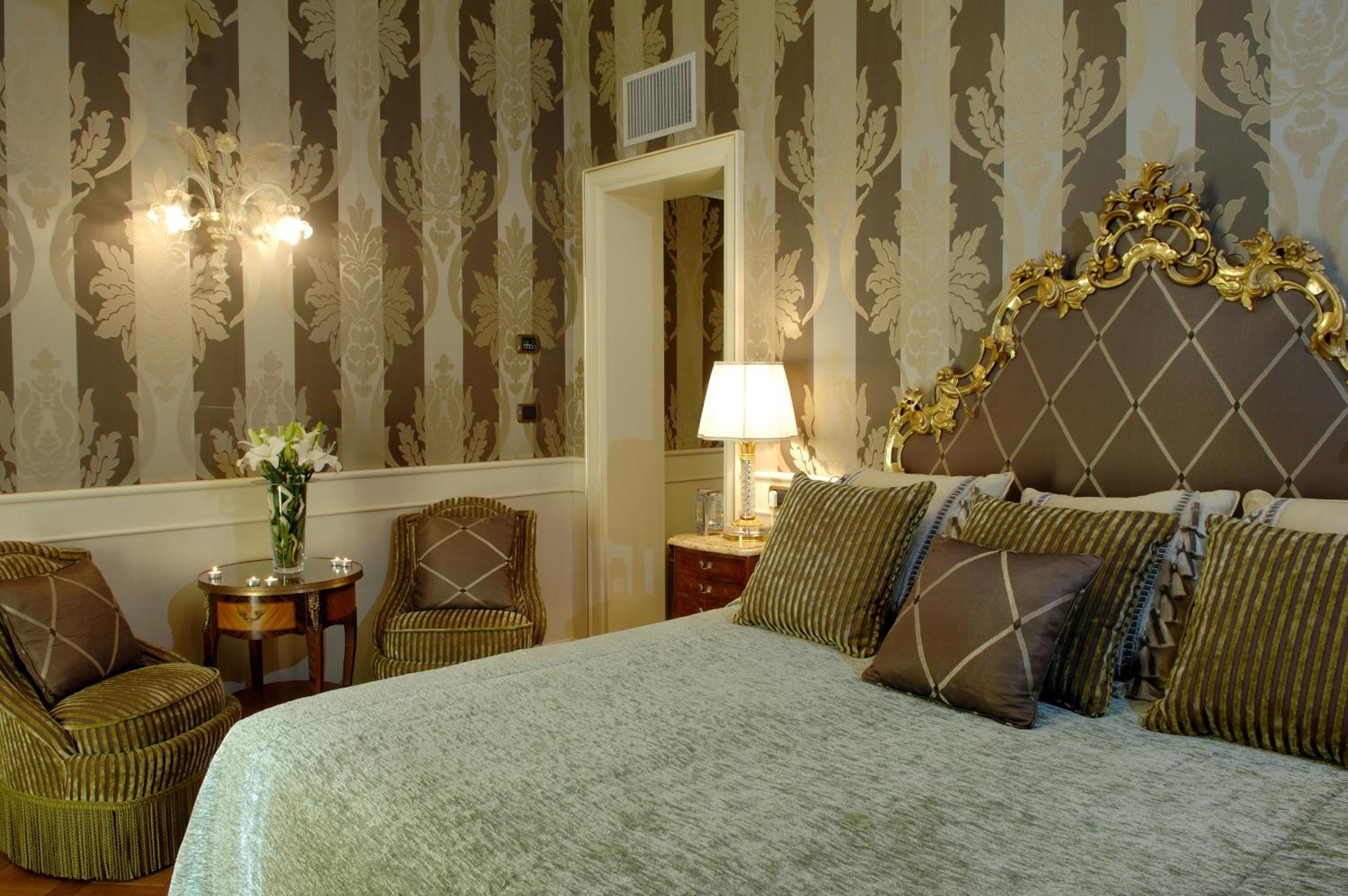 Deluxe Double Room - Photo 8