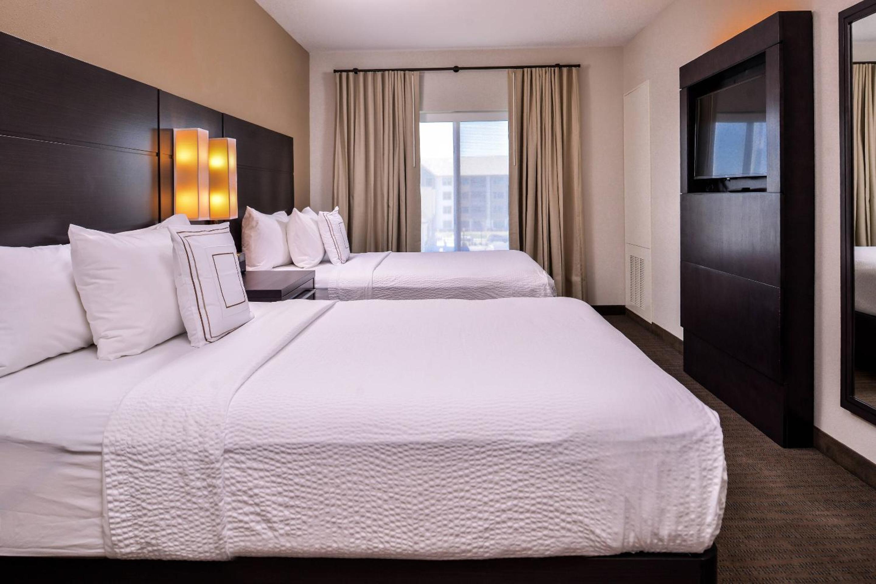 One-Bedroom Queen Suite