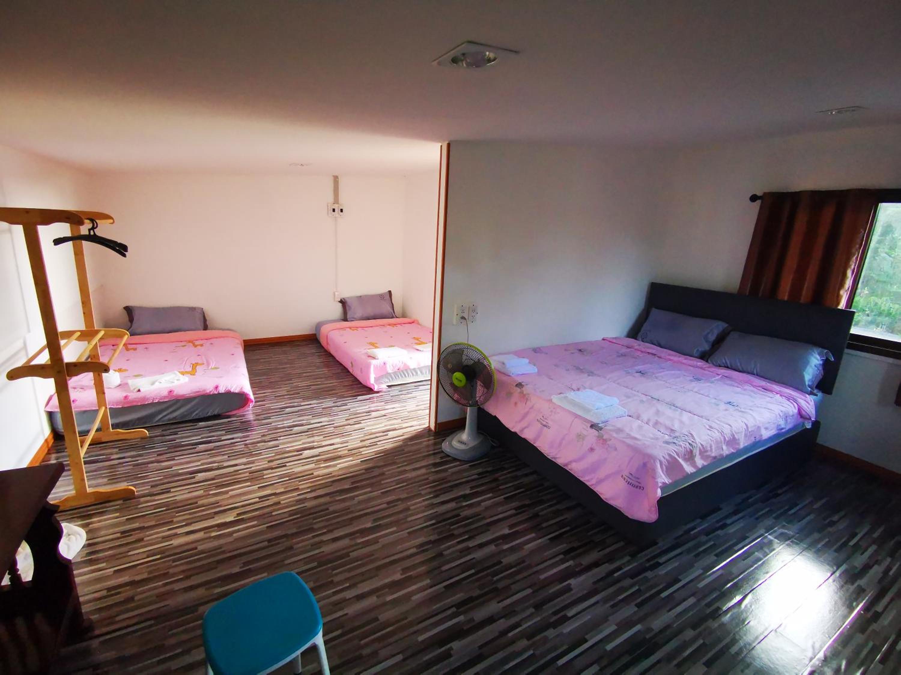 Standard Family Room - Photo 4