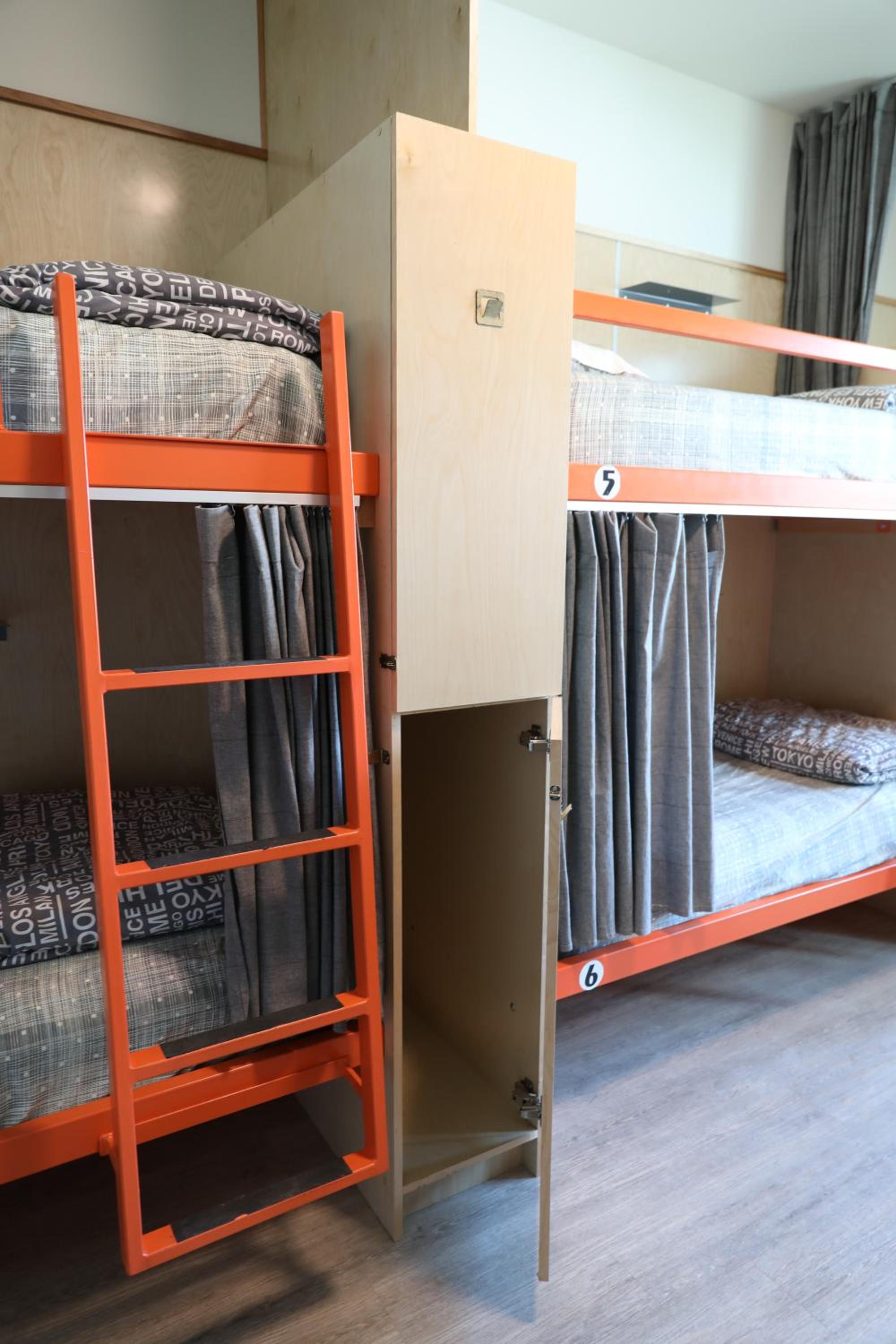 Bed in 8-Bed Mixed Dormitory Room photo 3