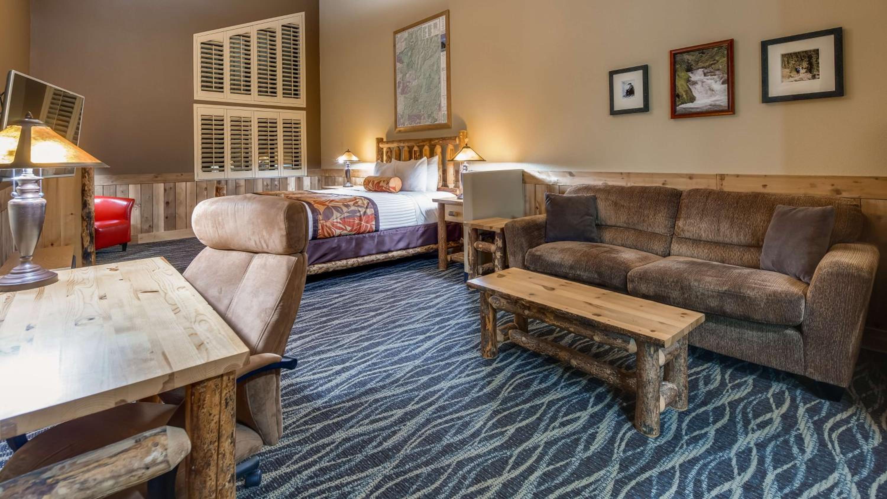 King Suite with Sofa Bed and Wet Bar - Photo 1