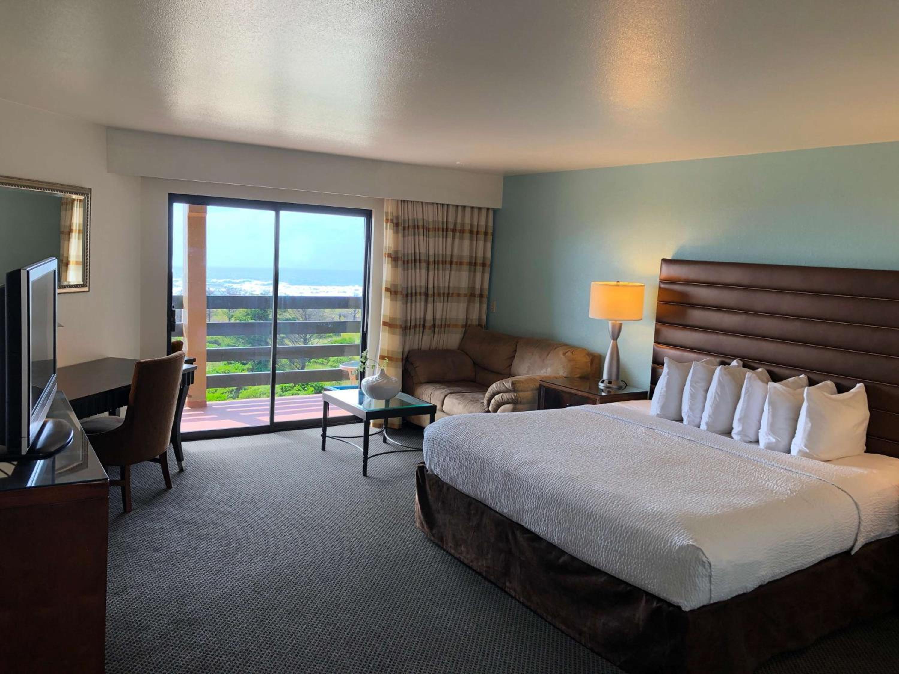 King Room with Ocean View - Parking Level photo 1