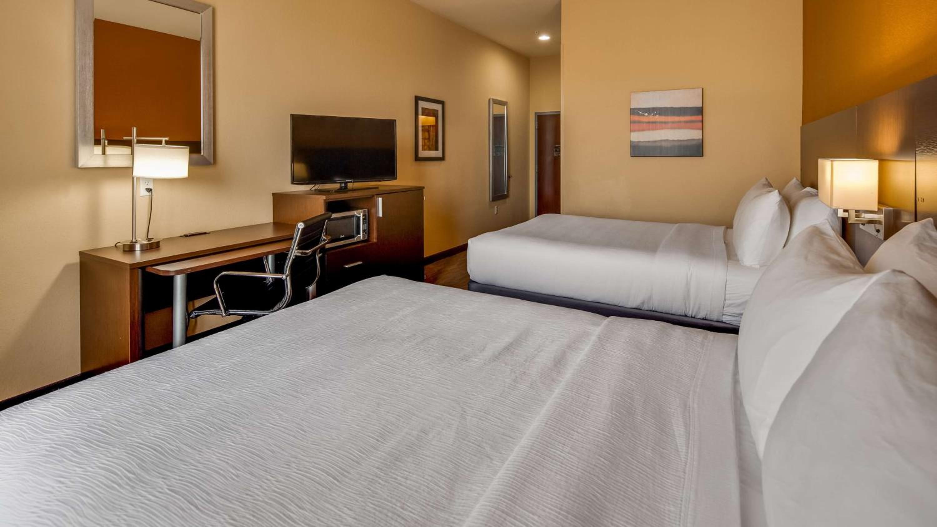 Queen Room with Two Queen Beds photo 1