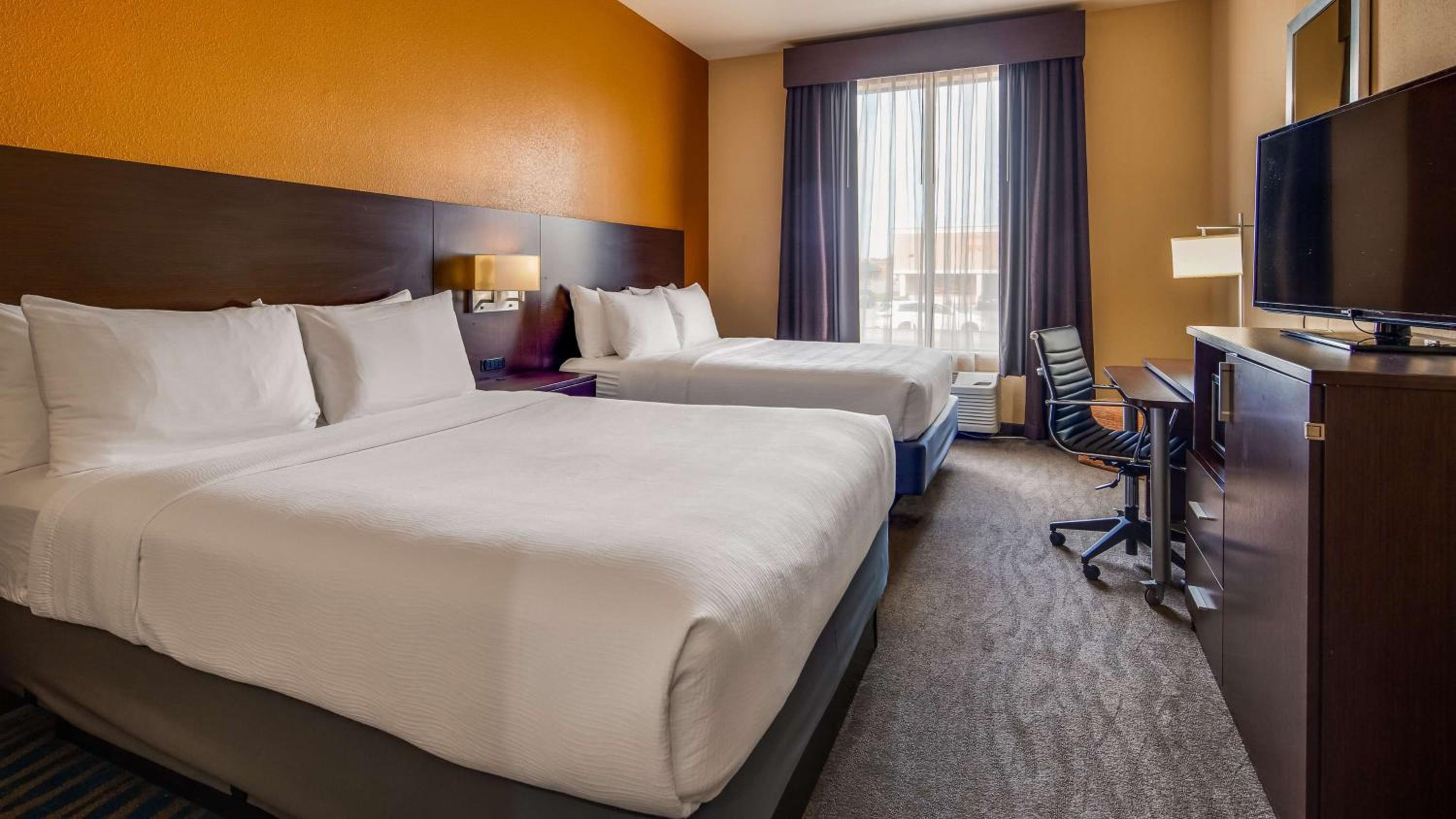 Queen Room with Two Queen Beds - Disability Access photo 2