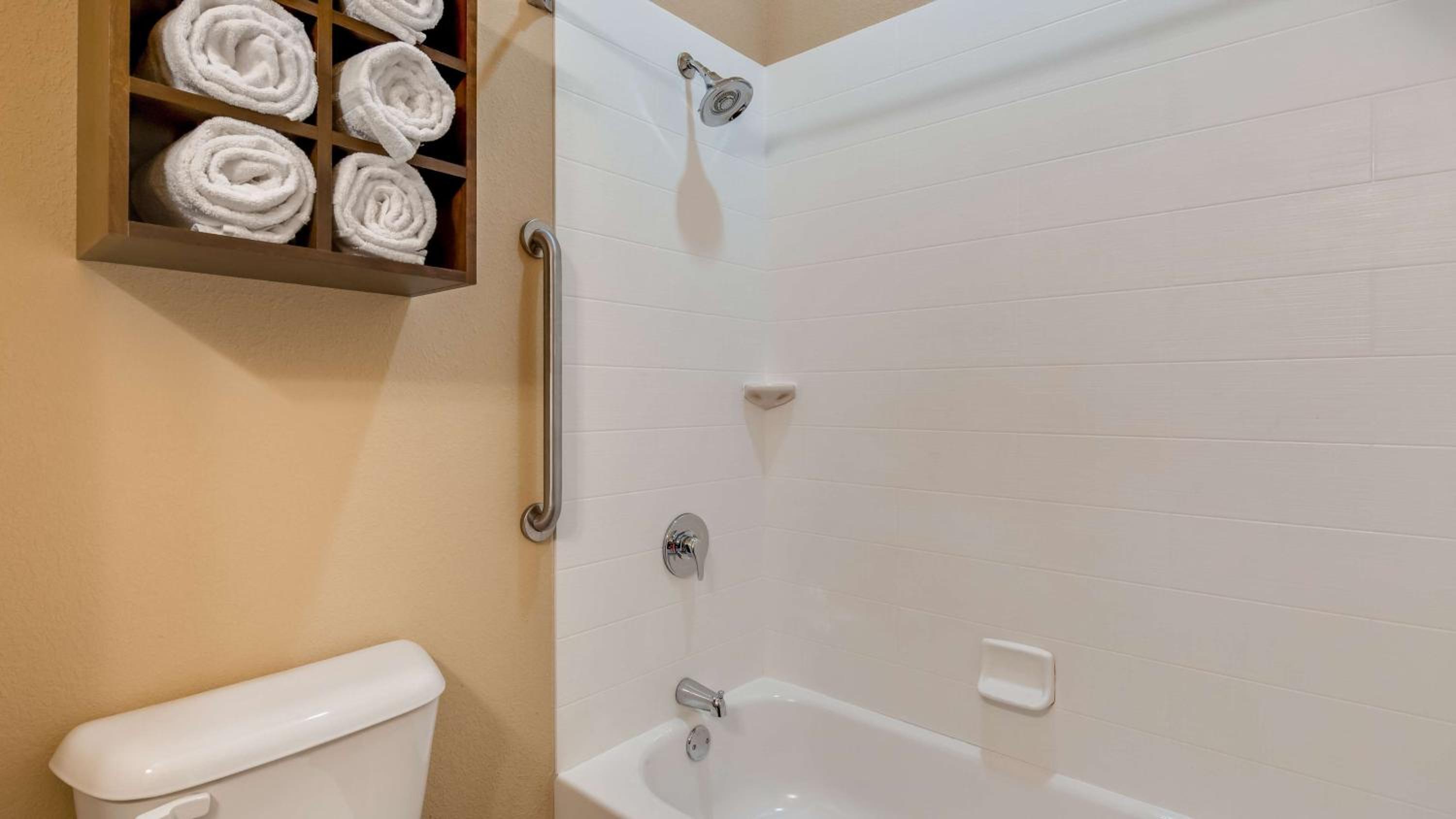 King Room with Mobility Accessible Tub photo 2