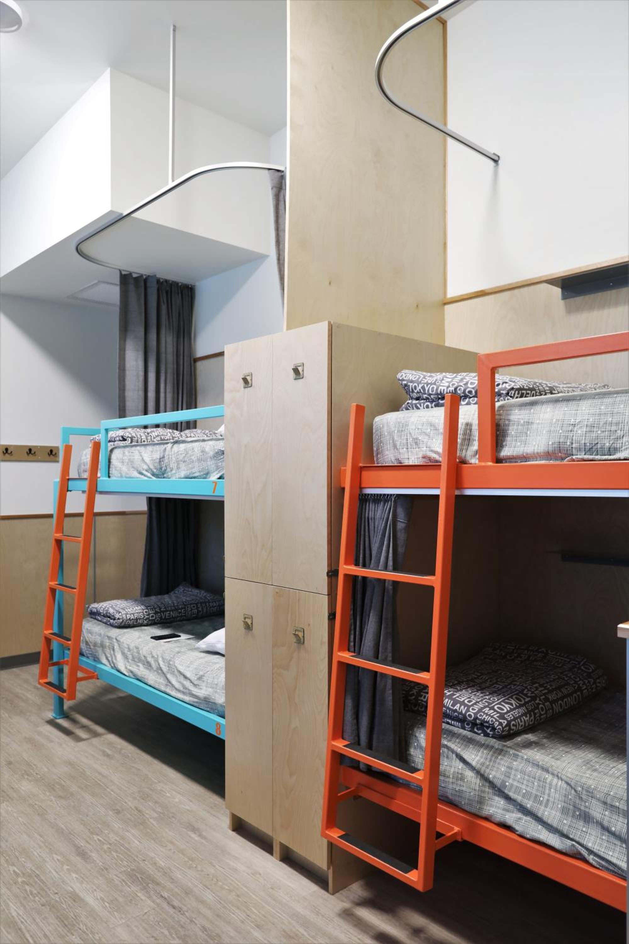 Bed in 8-Bed Mixed Dormitory Room photo 1