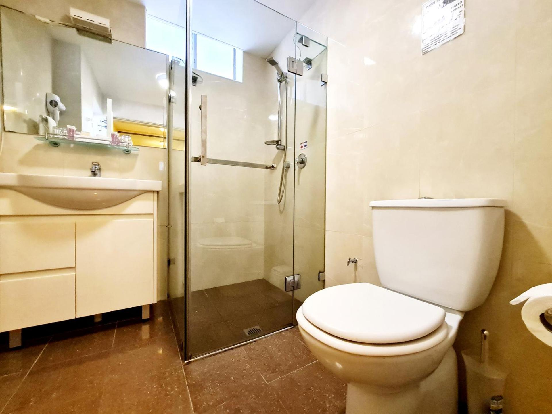 Twin Towers Inn — photo 135