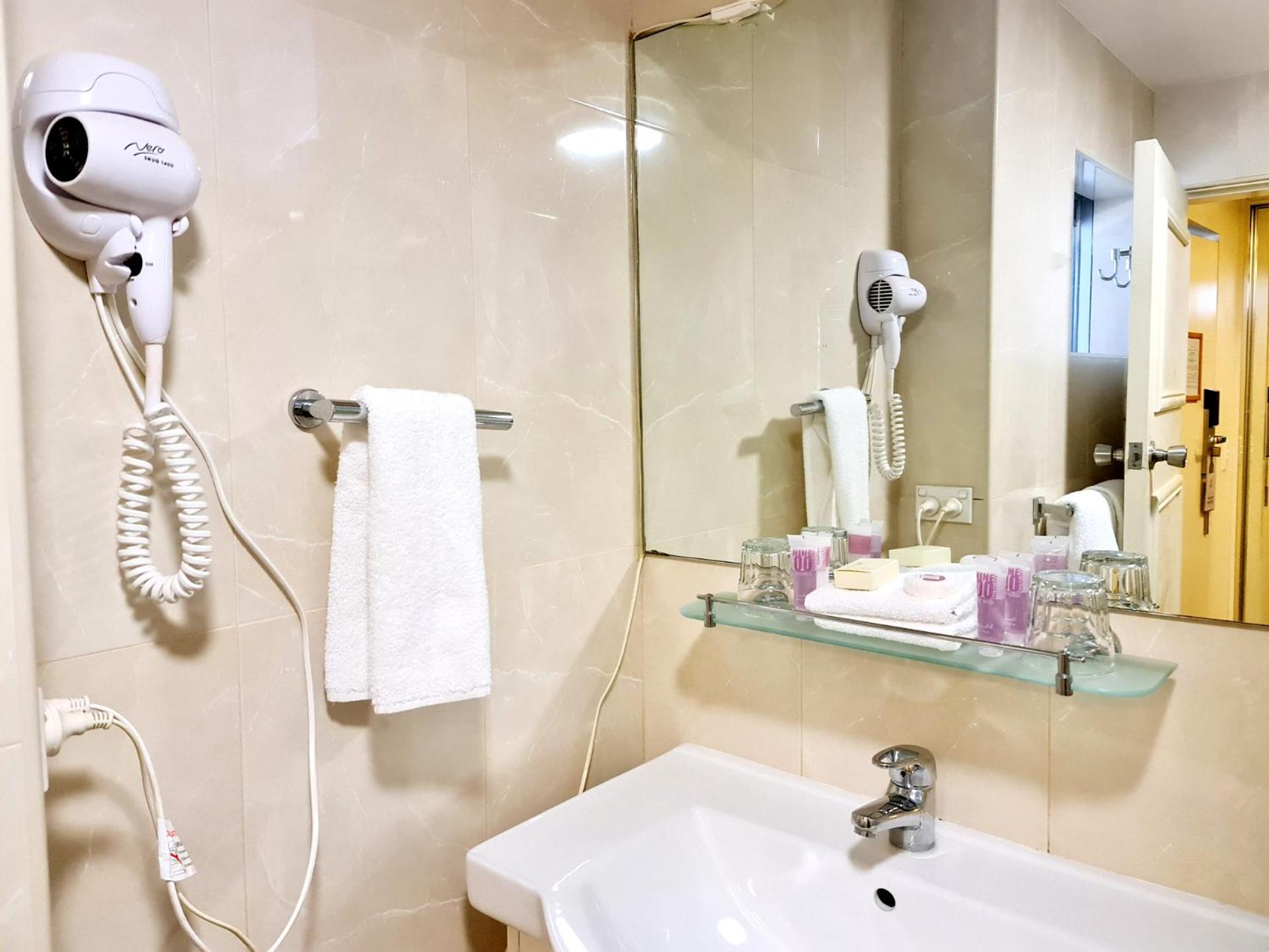 Twin Towers Inn — photo 127