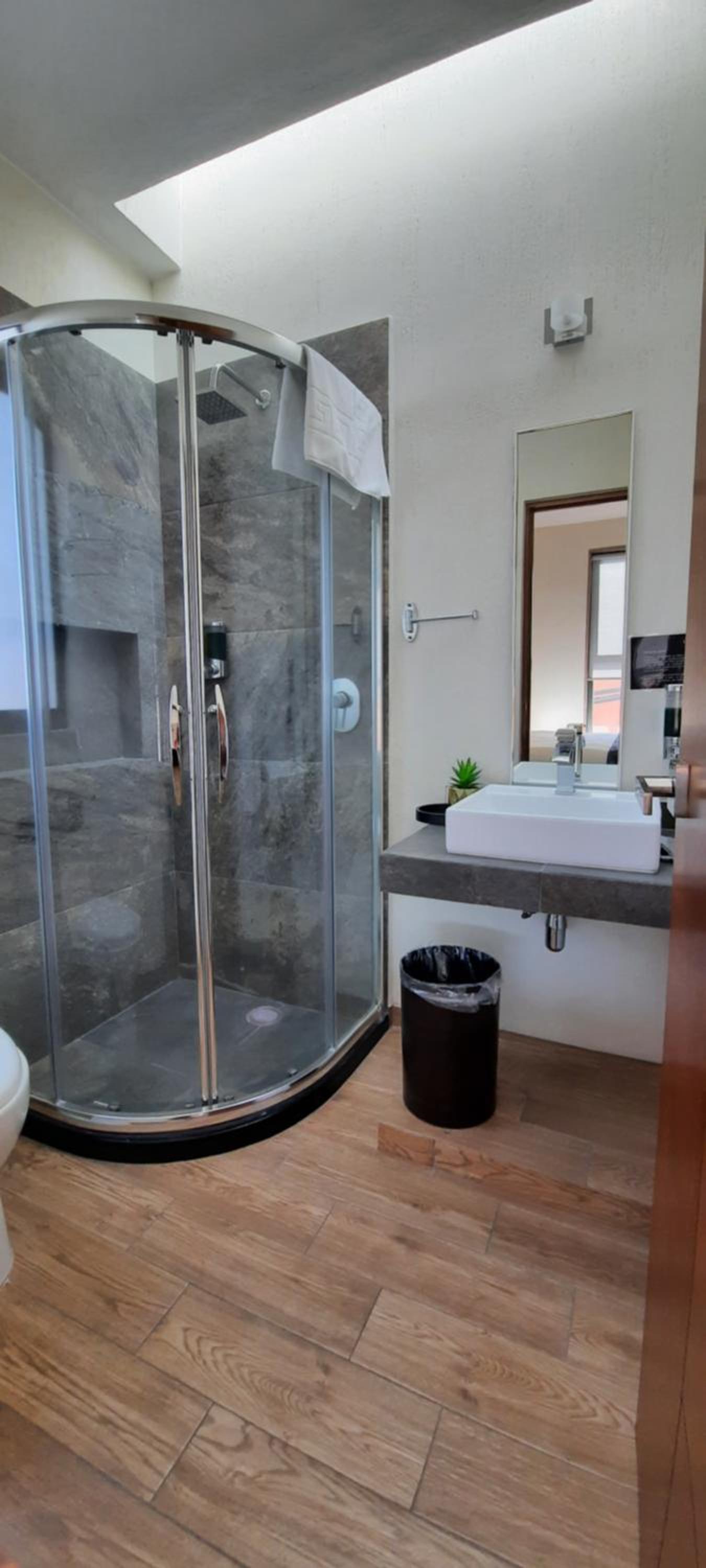 Deluxe Queen Room - Photo 2