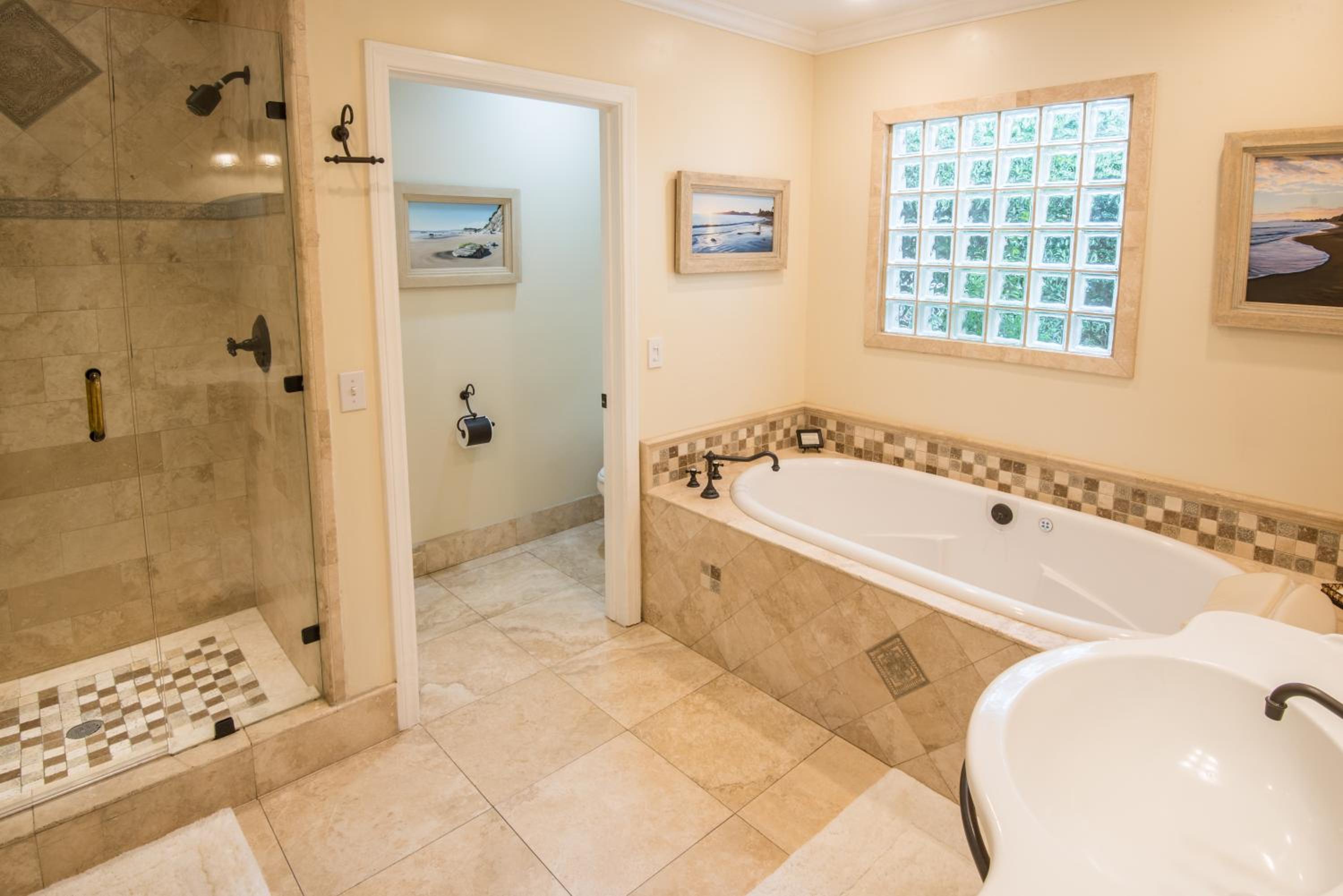 Deluxe King Room with Spa Bath - 2A - Photo 7