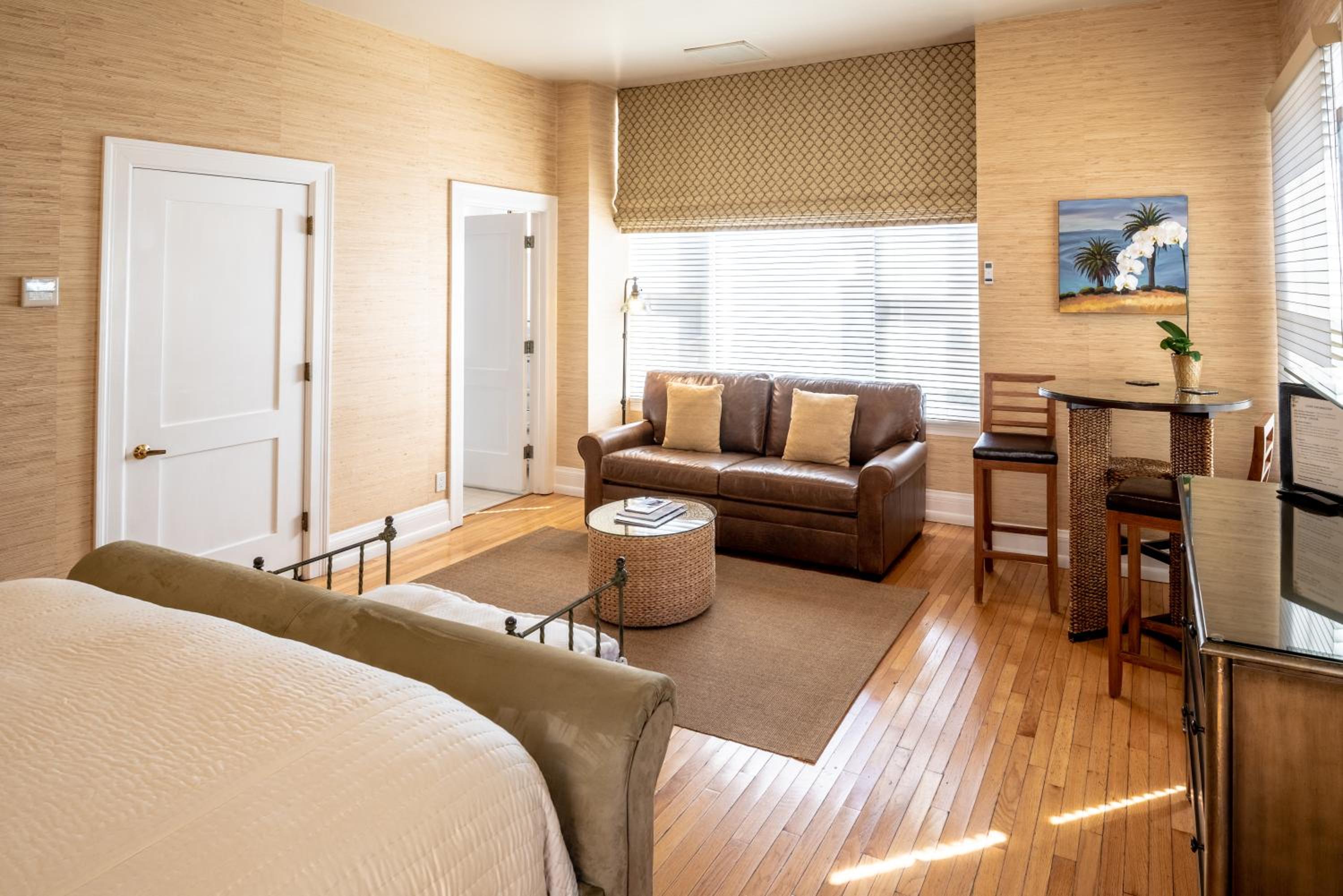 Deluxe King Studio with Kitchen - 116A - Photo 8