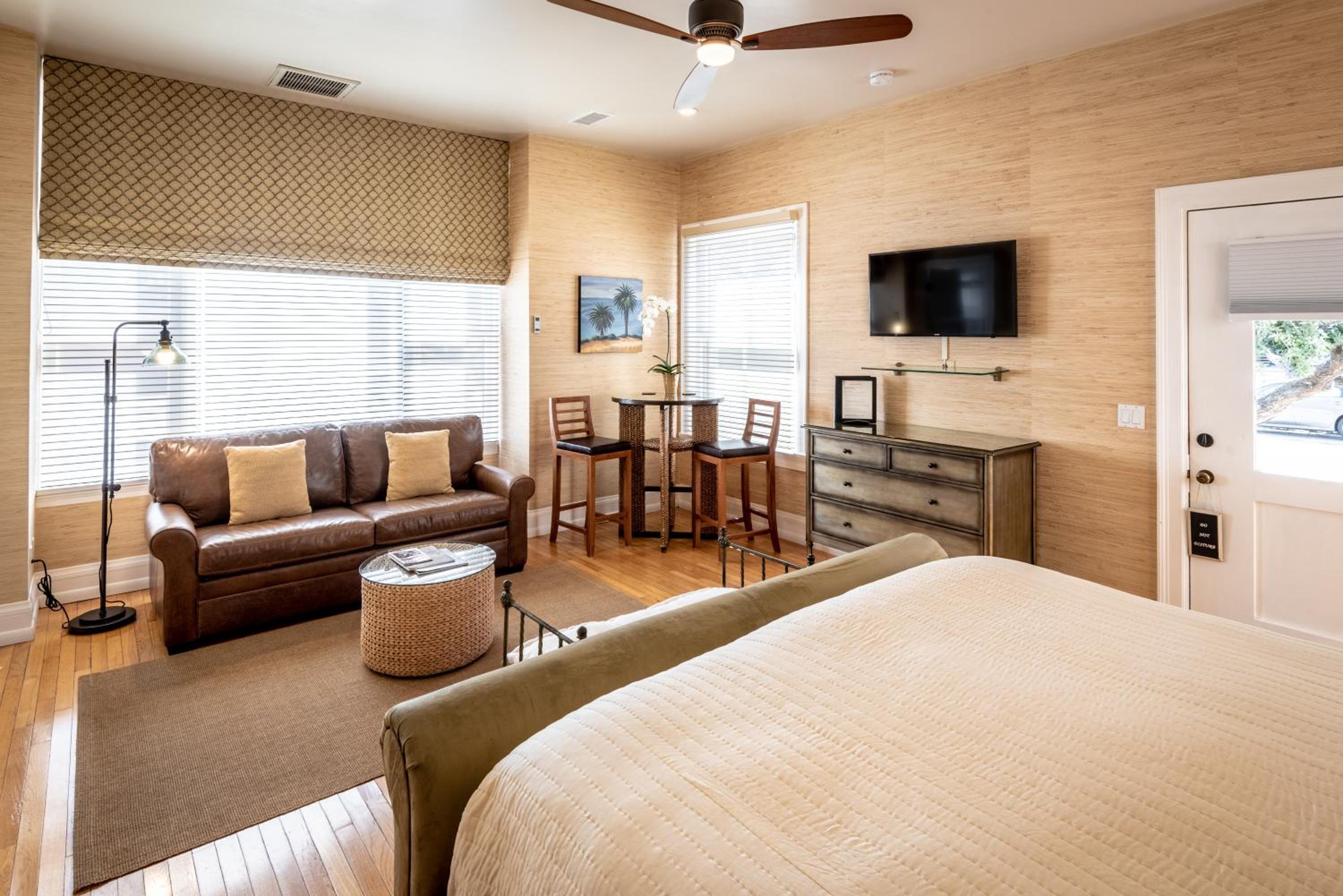 Deluxe King Studio with Kitchen - 116A - Photo 1