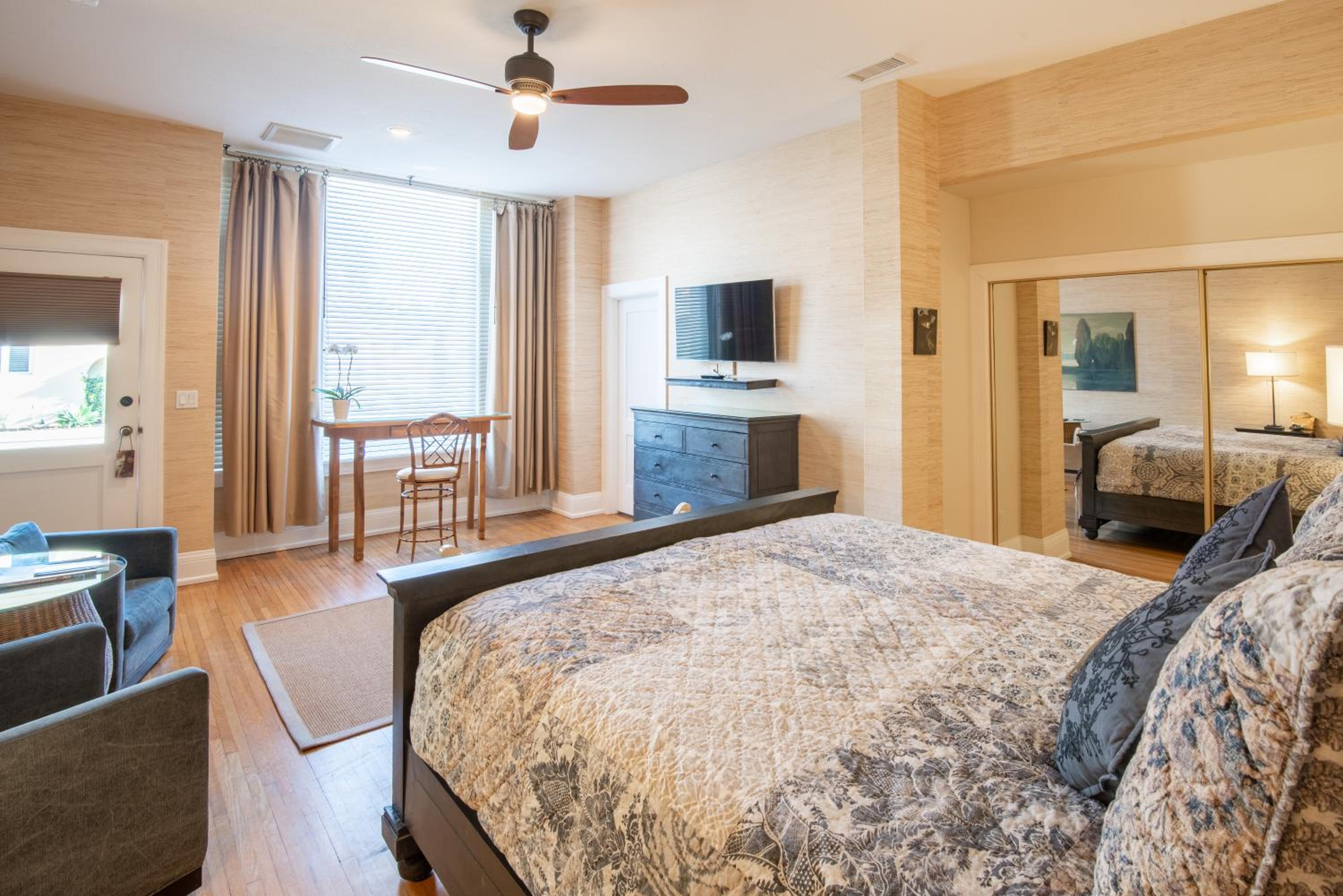 Deluxe King Studio with Kitchen - 116B - Photo 1