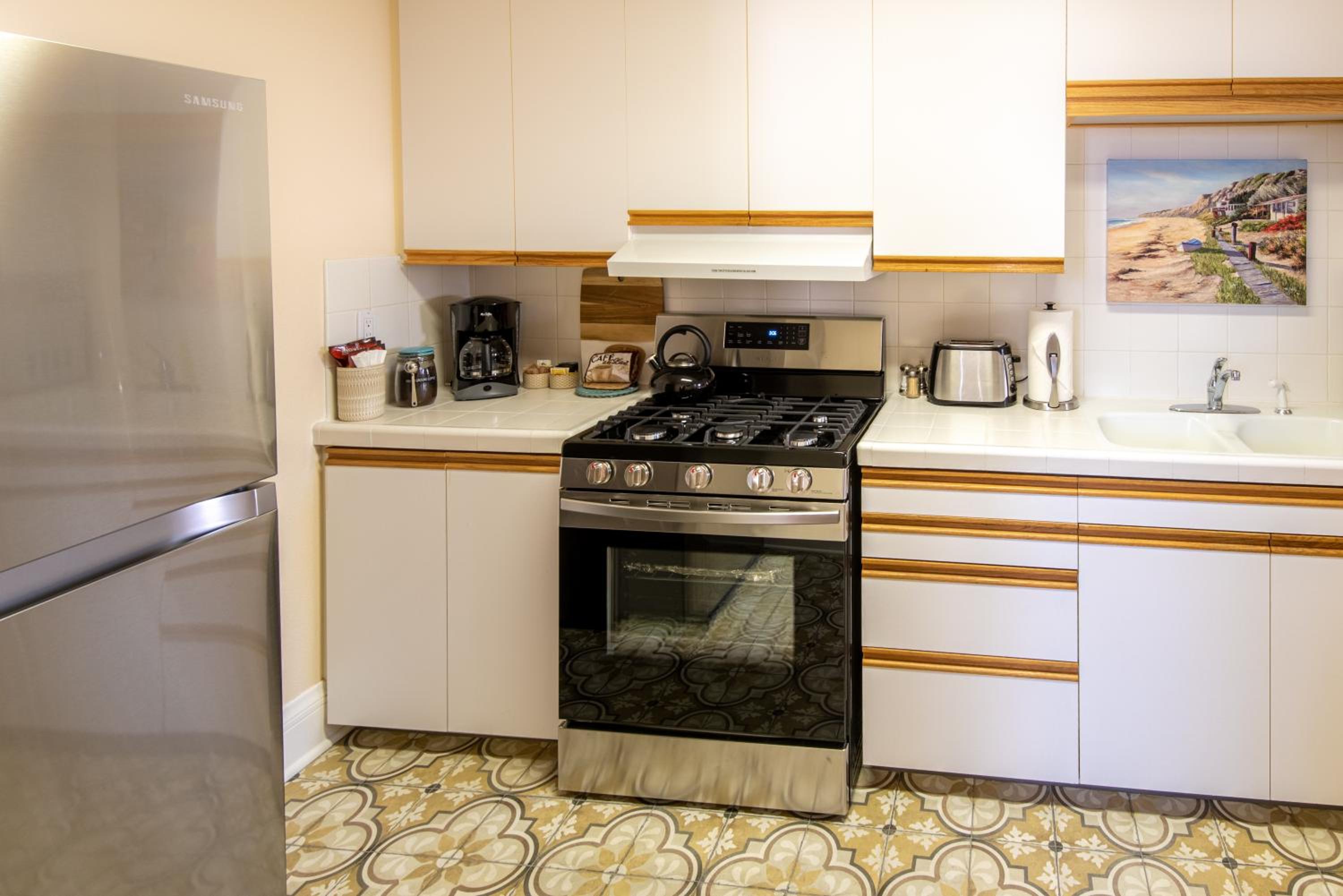 Deluxe King Studio with Kitchen - 116B - Photo 5