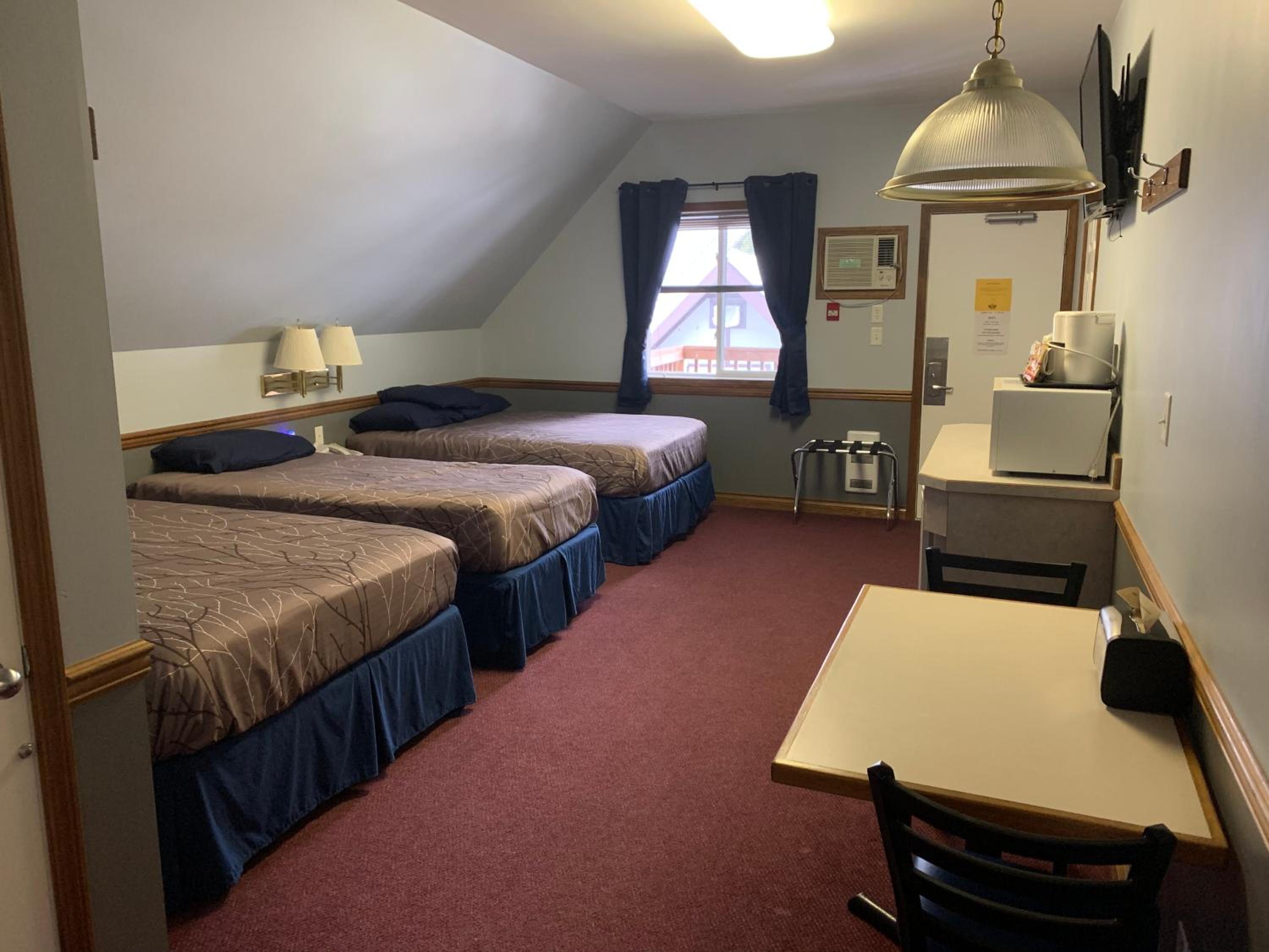 Family Suite with Two Doubles and Twin Bed photo 1