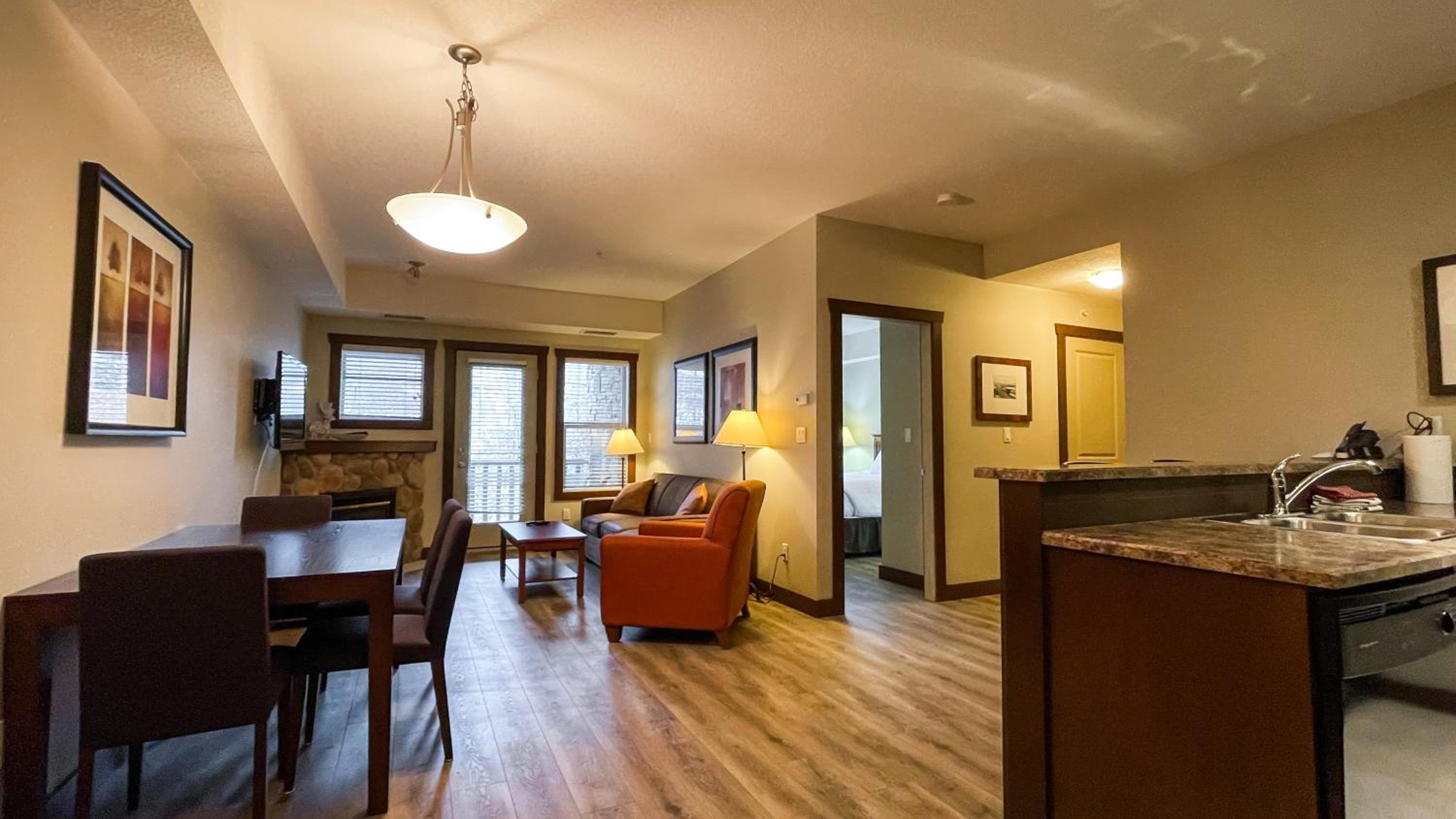 One-Bedroom Apartment photo 1