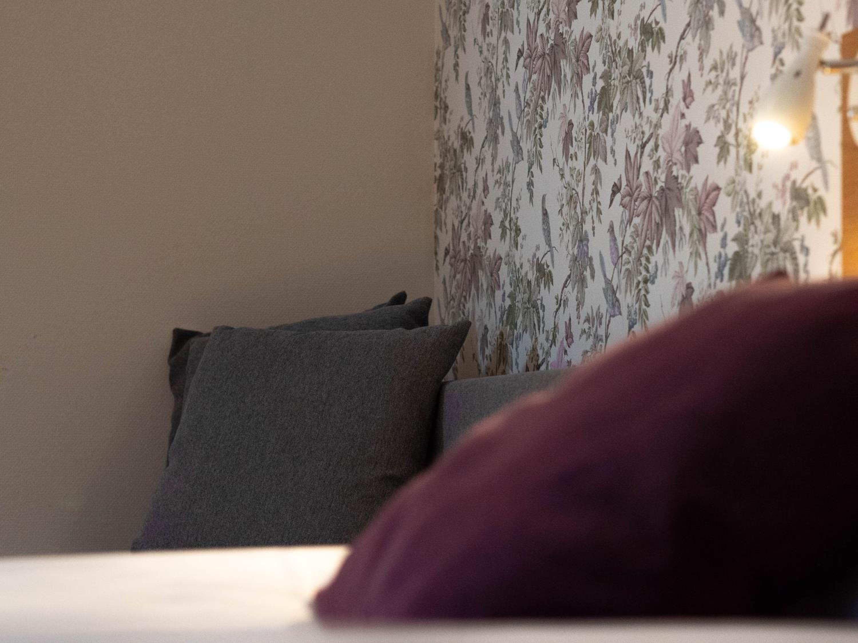 Premium room with sofa - Photo 5