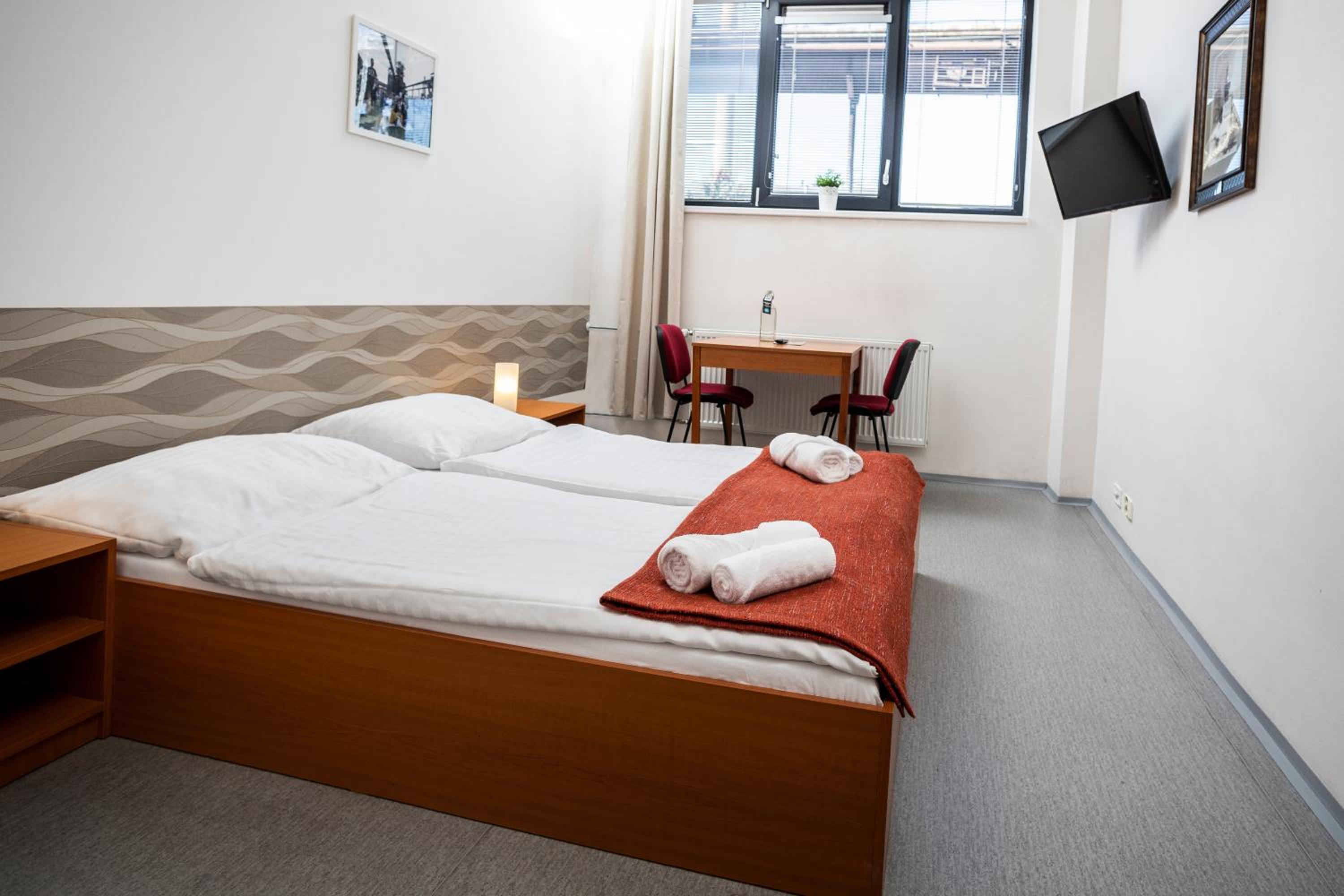 Double or Twin Room - Photo 5