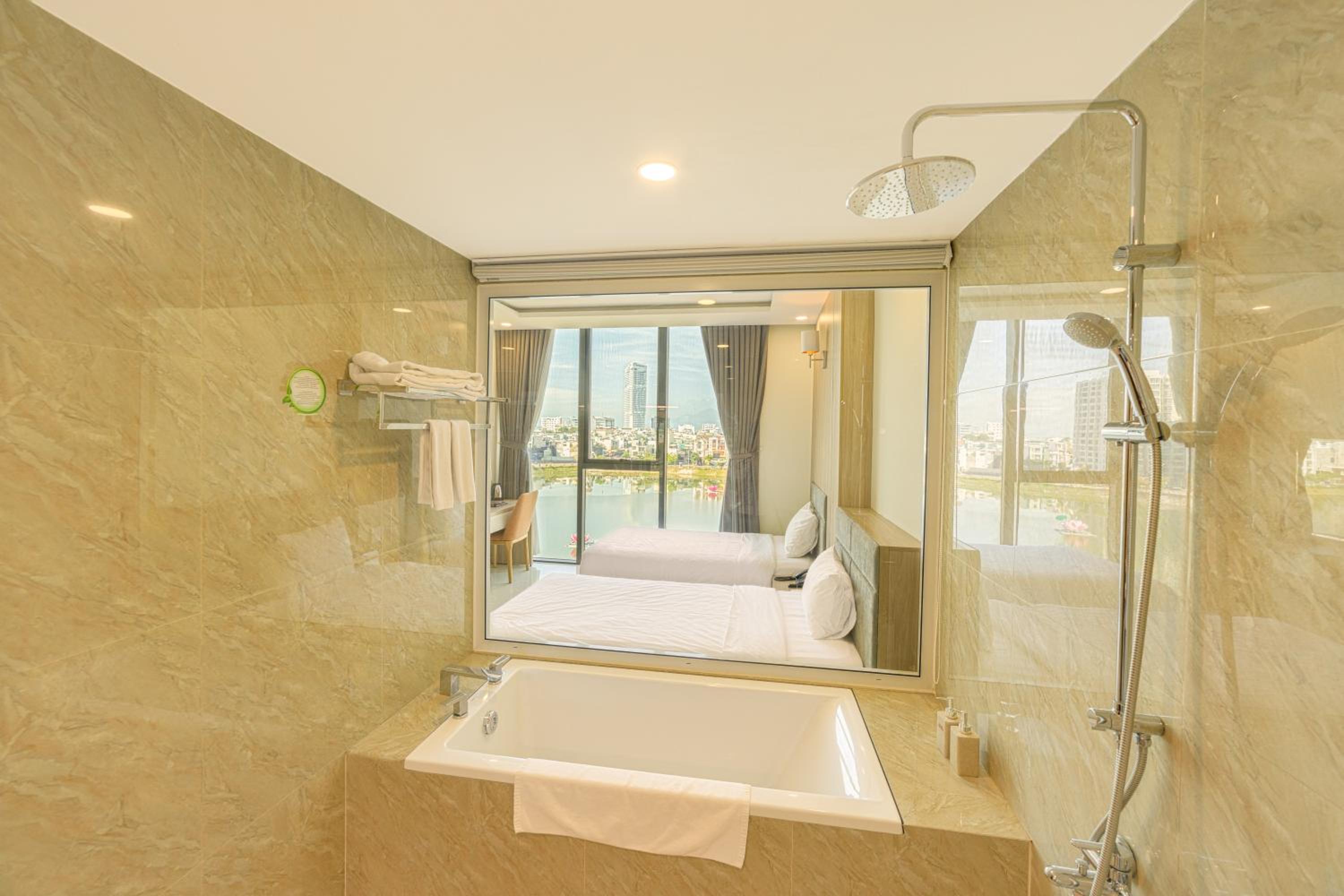 Twin Room with Lake View photo 3