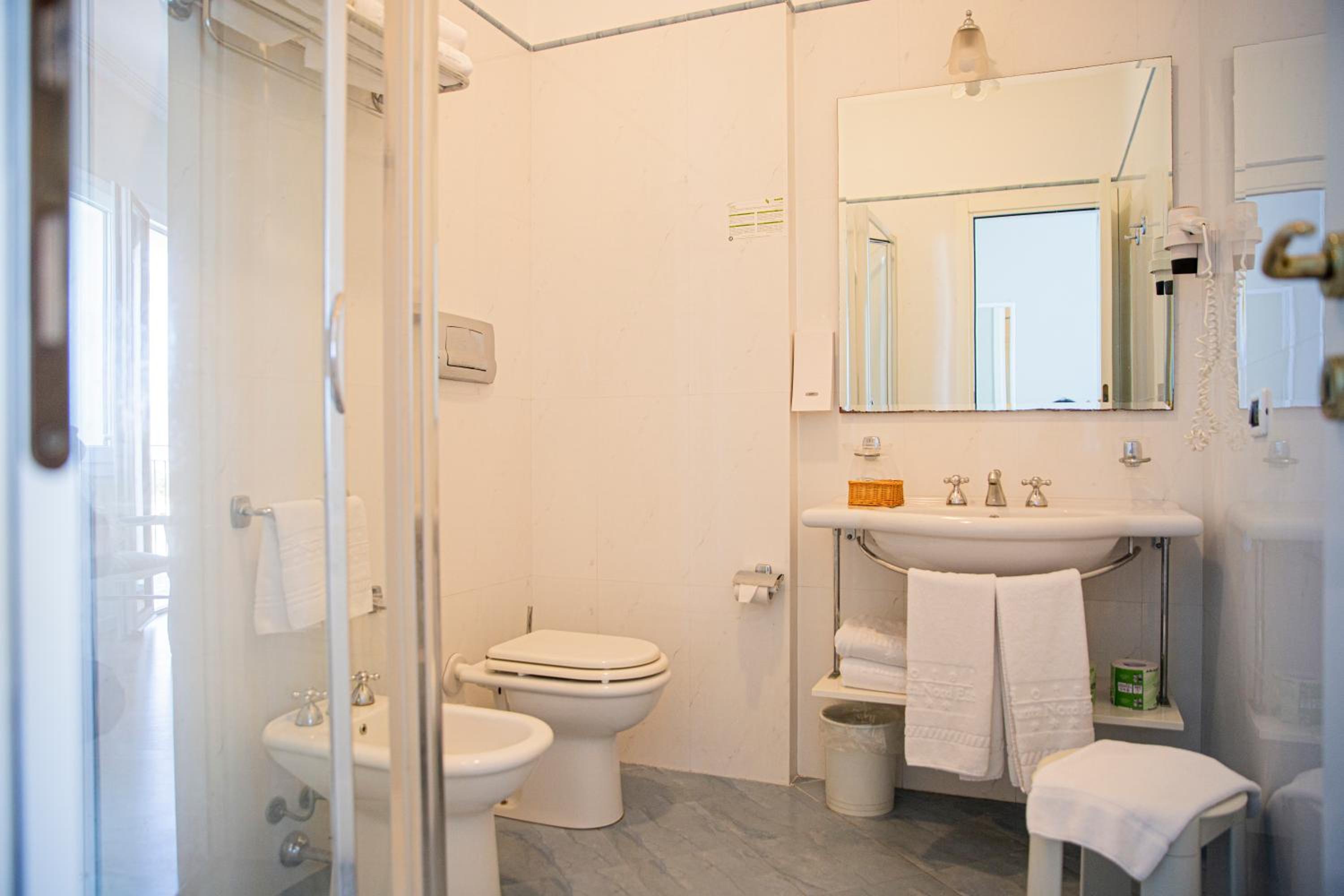 Triple Room with Balcony and Sea View - Photo 8