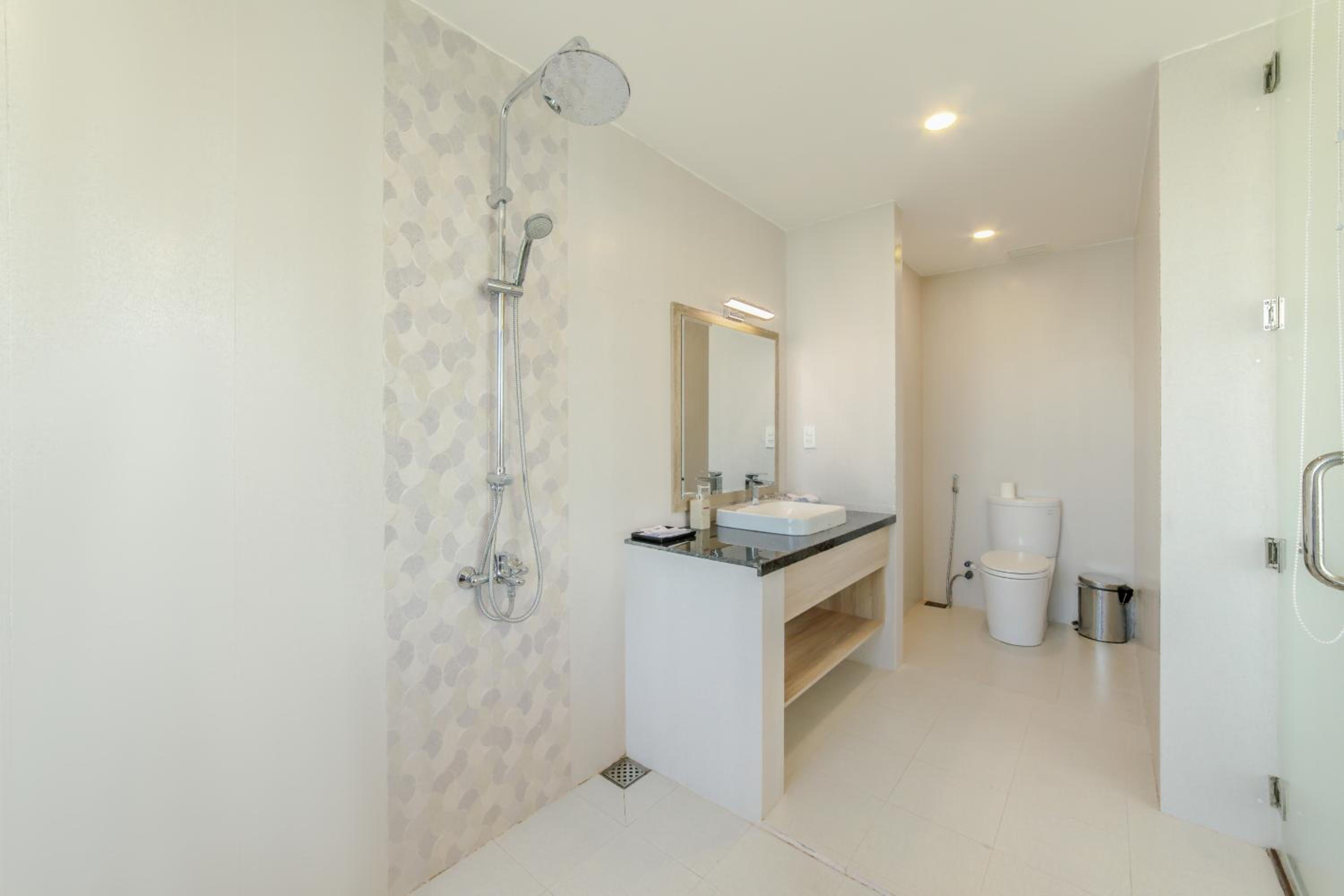 Deluxe King Room photo 3