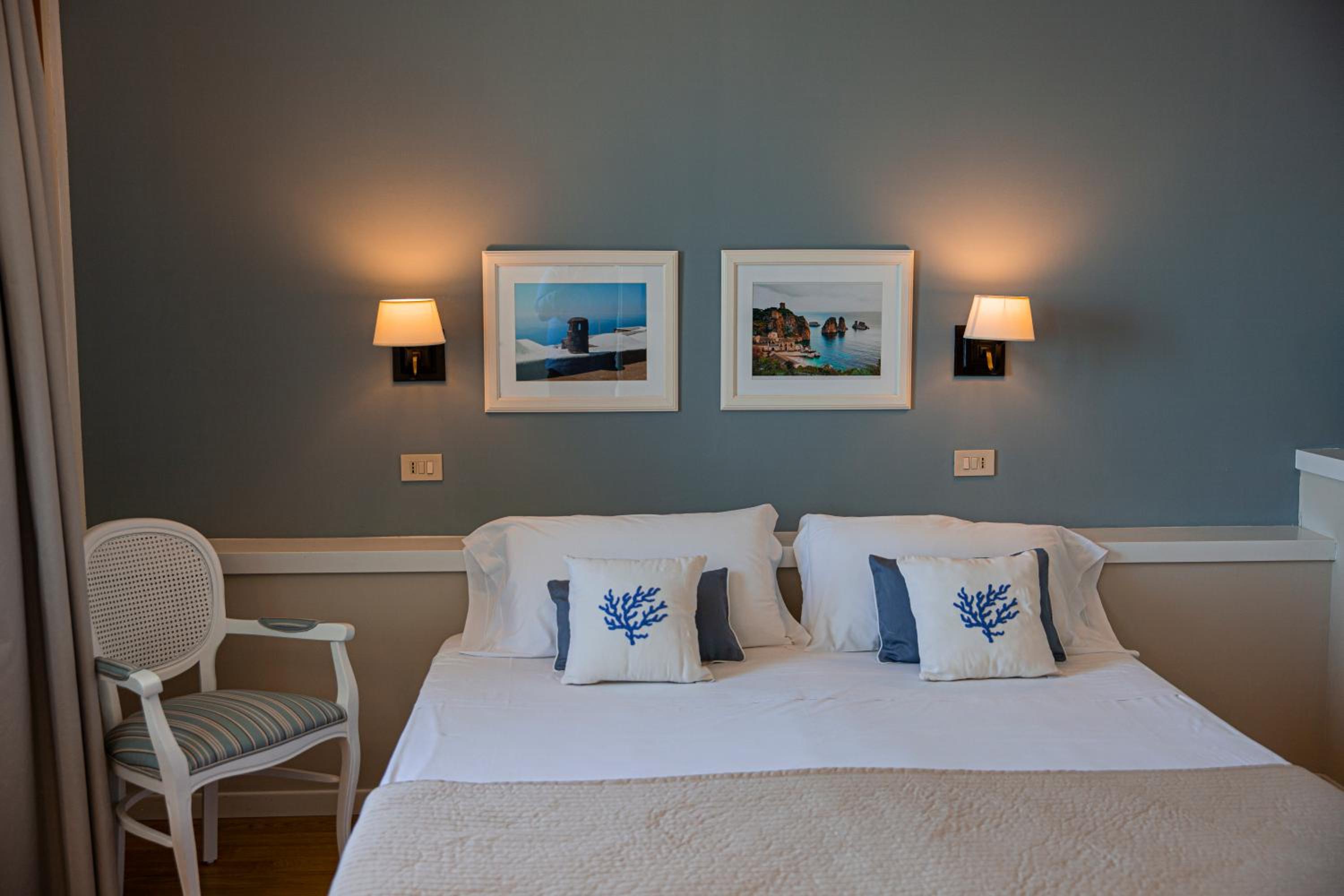 Triple Room with Balcony and Sea View - Photo 6