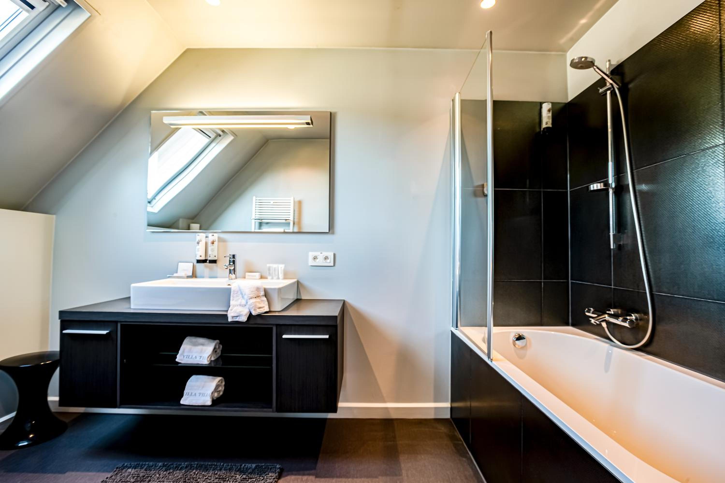 Deluxe Double Room with Bath photo 3