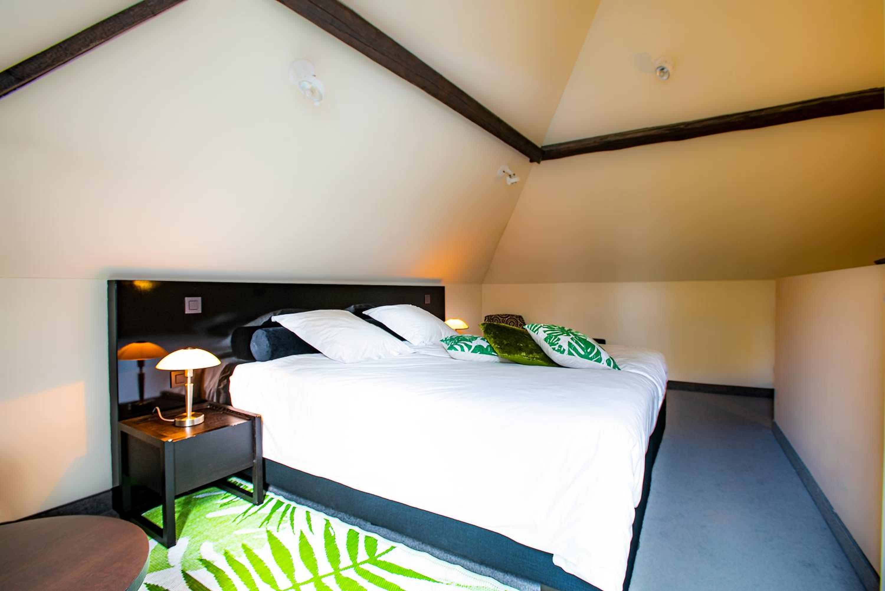 Deluxe Double Room with Balcony photo 2