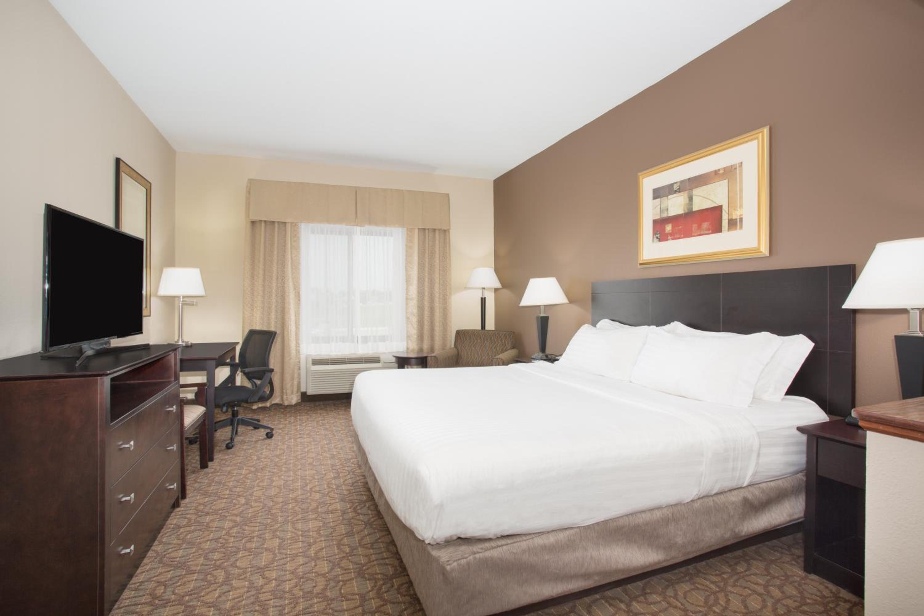 Standard King Room - Photo 4