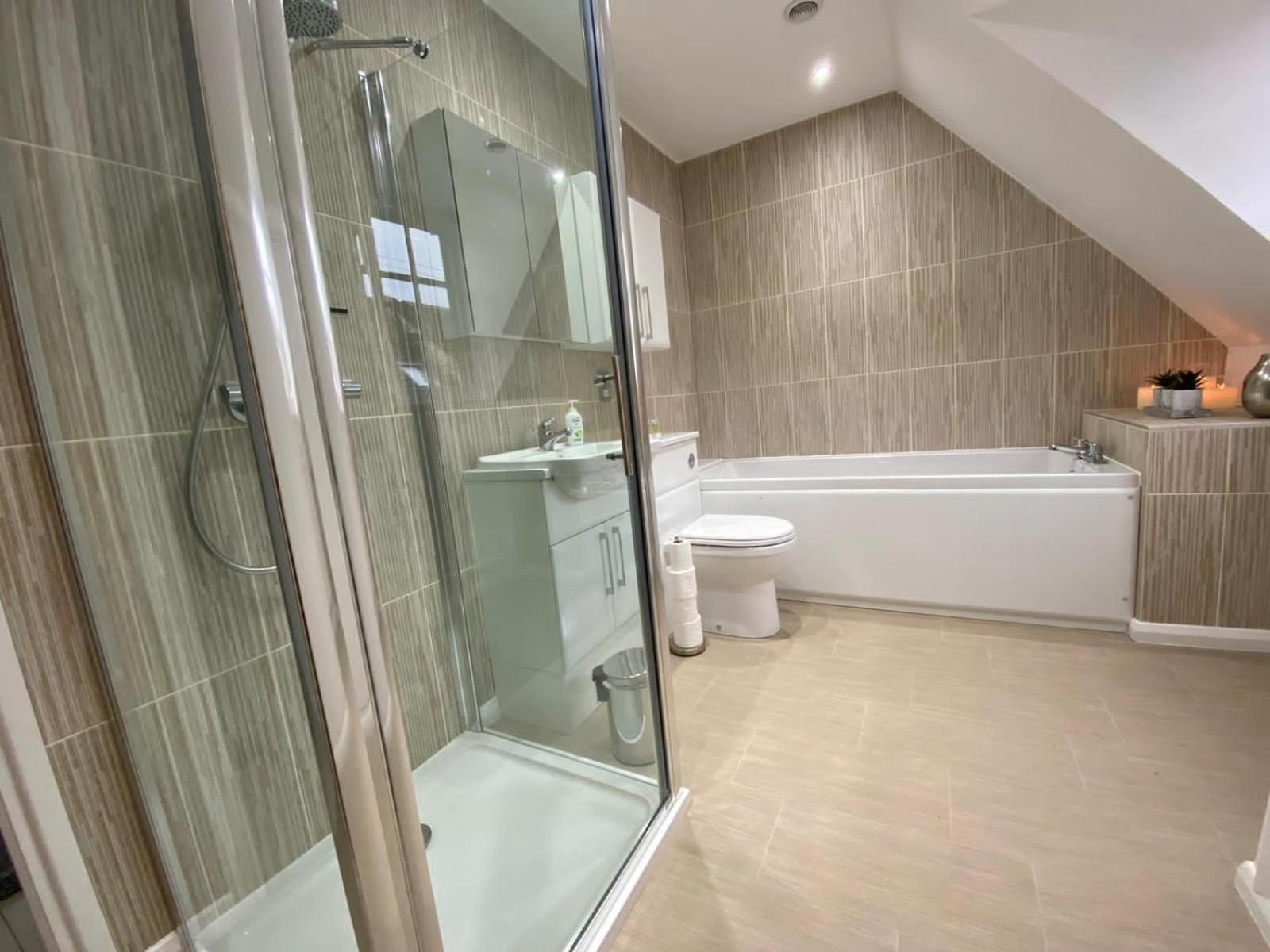 Two-Bedroom House - Photo 12