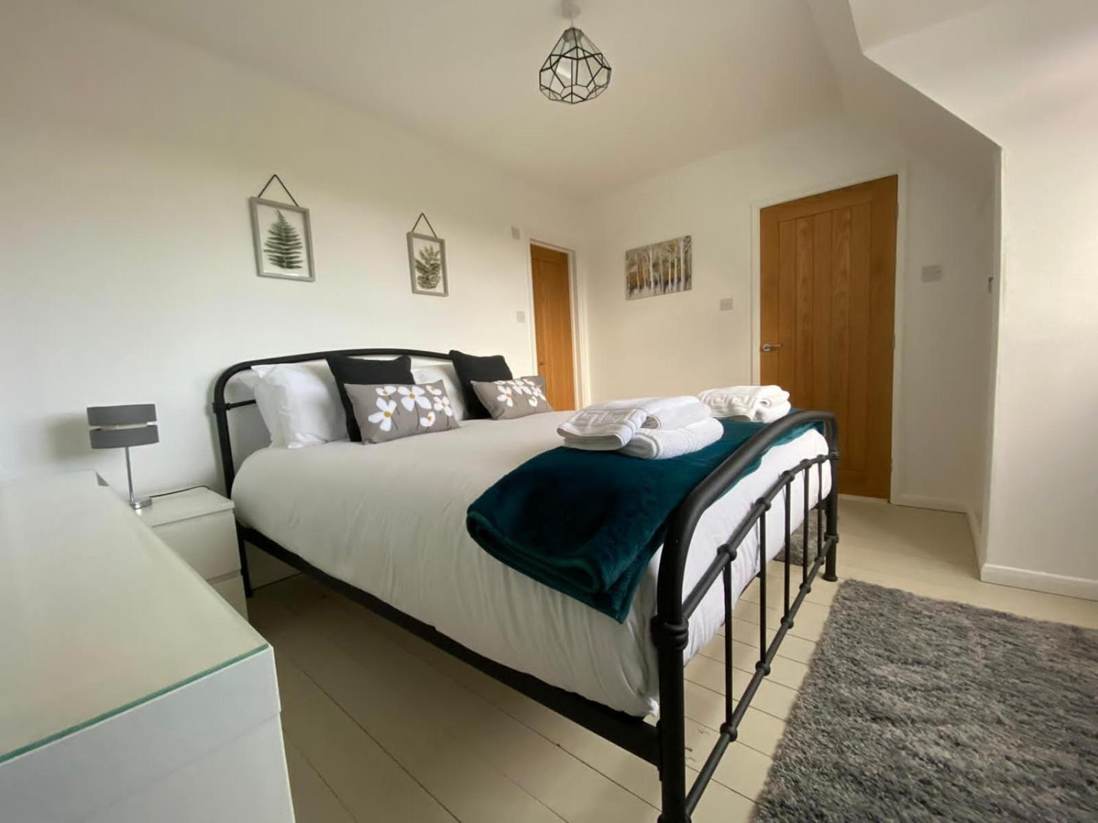 Two-Bedroom House - Photo 13