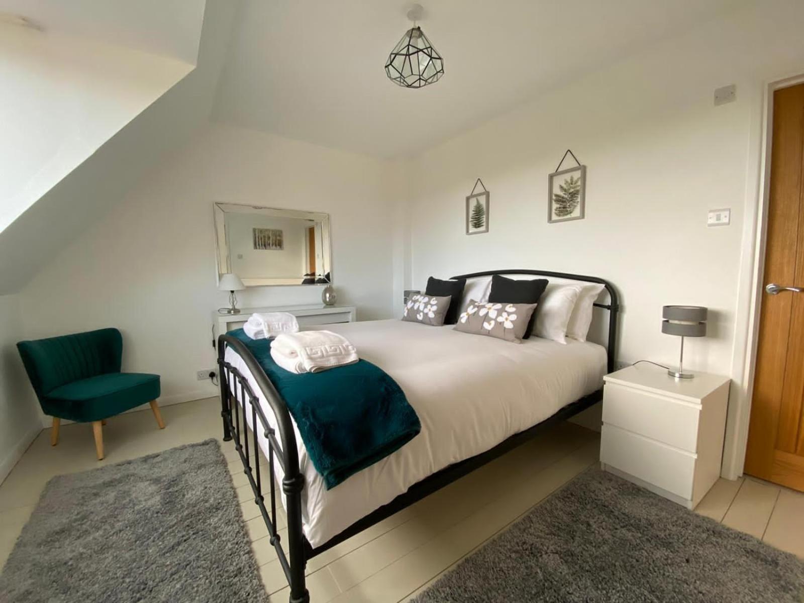 Two-Bedroom House - Photo 15