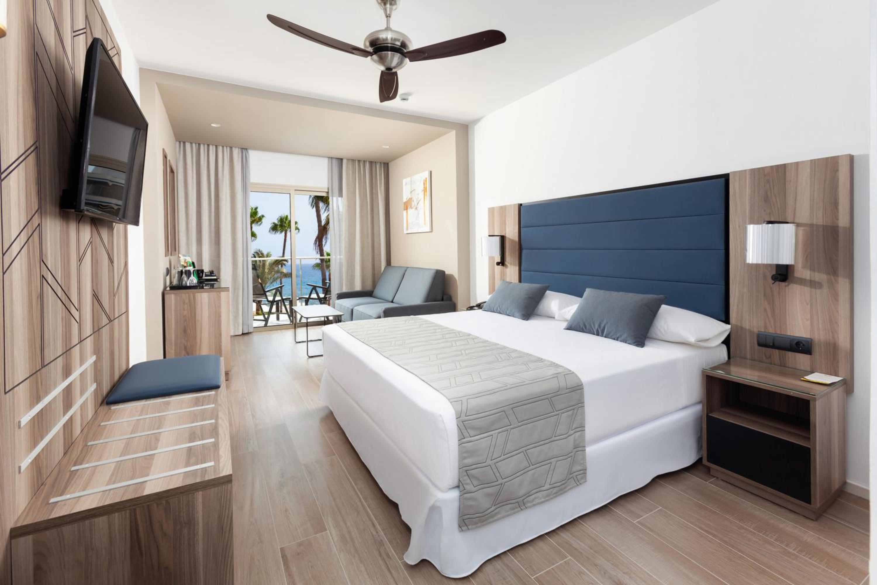 Double Room with Lateral Ocean View - Photo 1