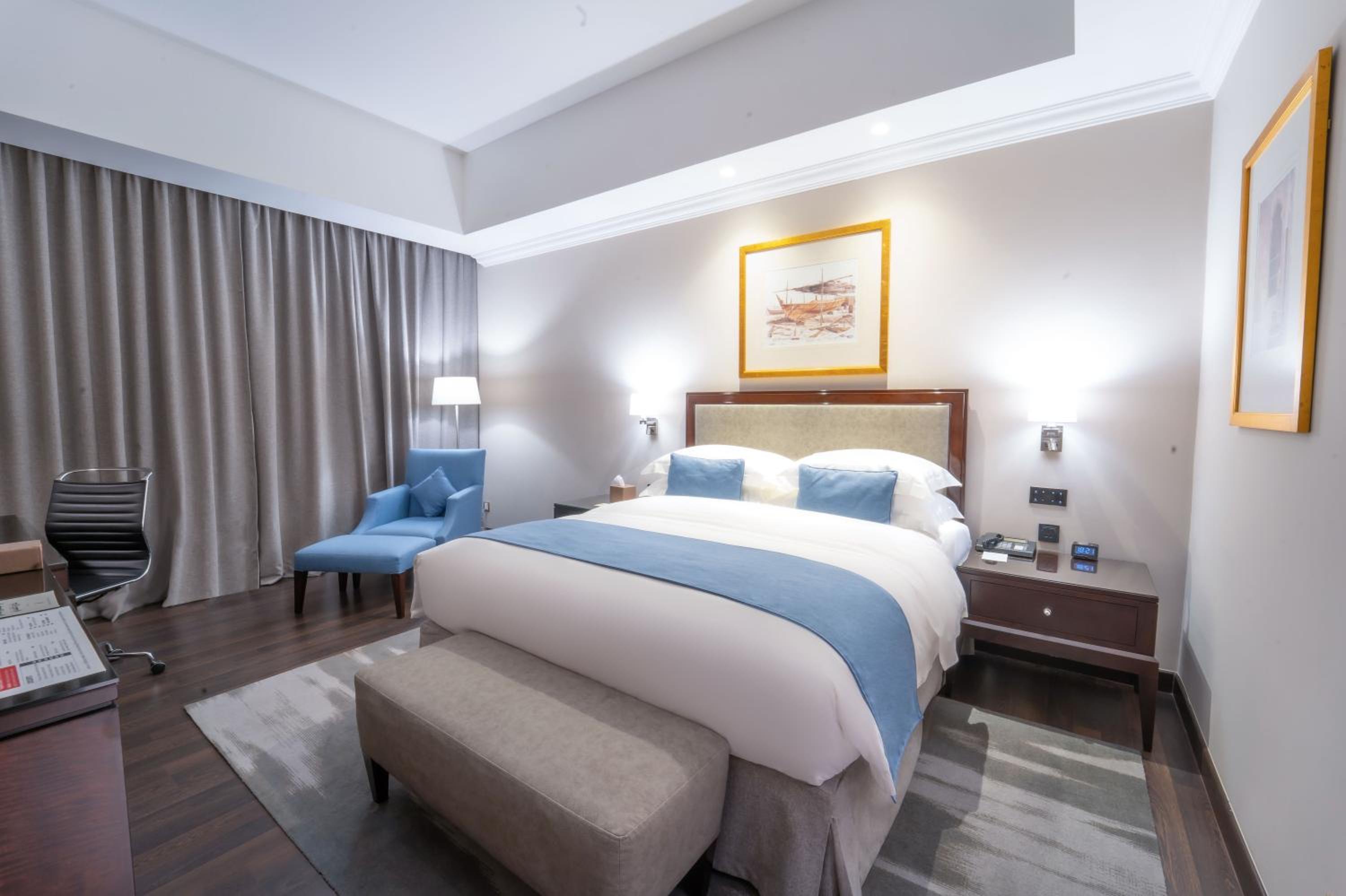 Deluxe King Room - Photo 4