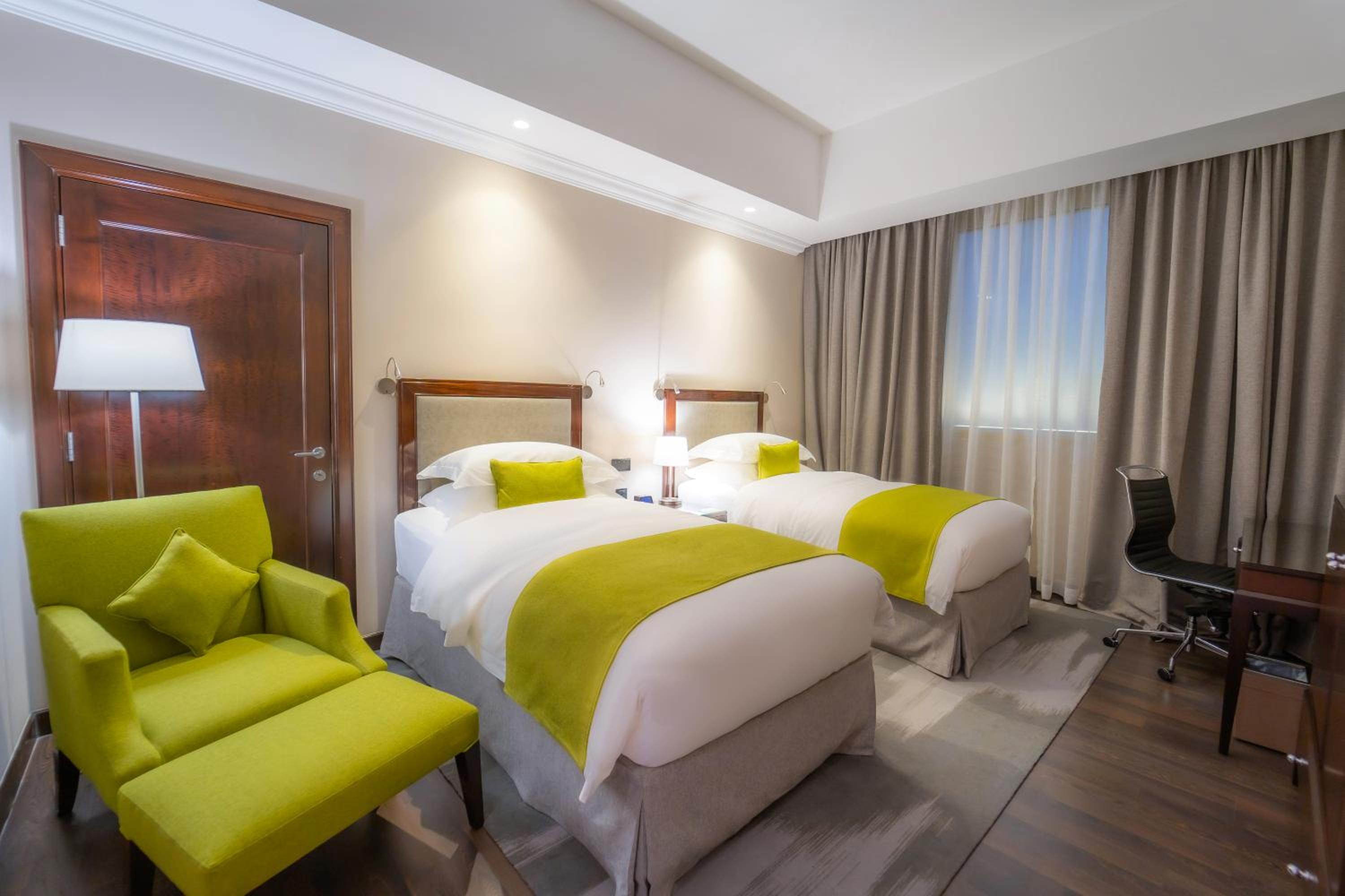 Executive Grand Deluxe King Room - Photo 4