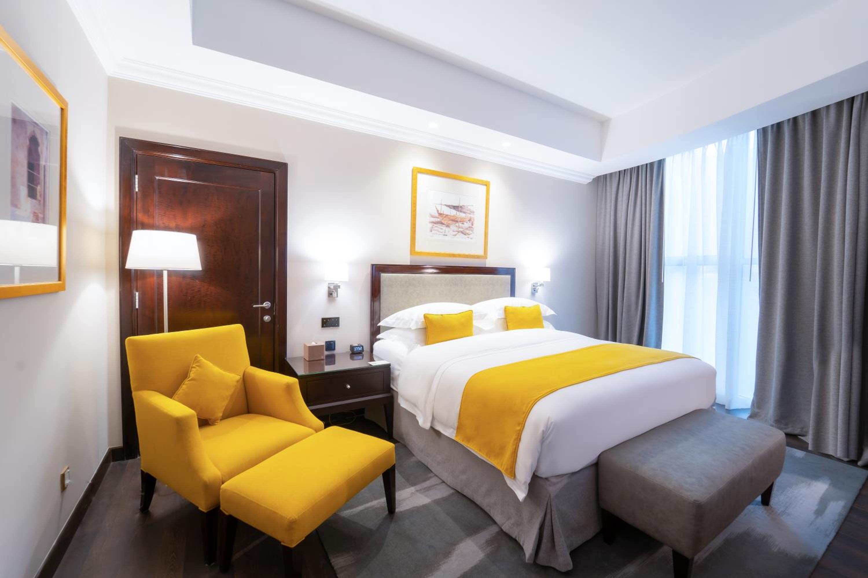Standard King Room - Photo 9