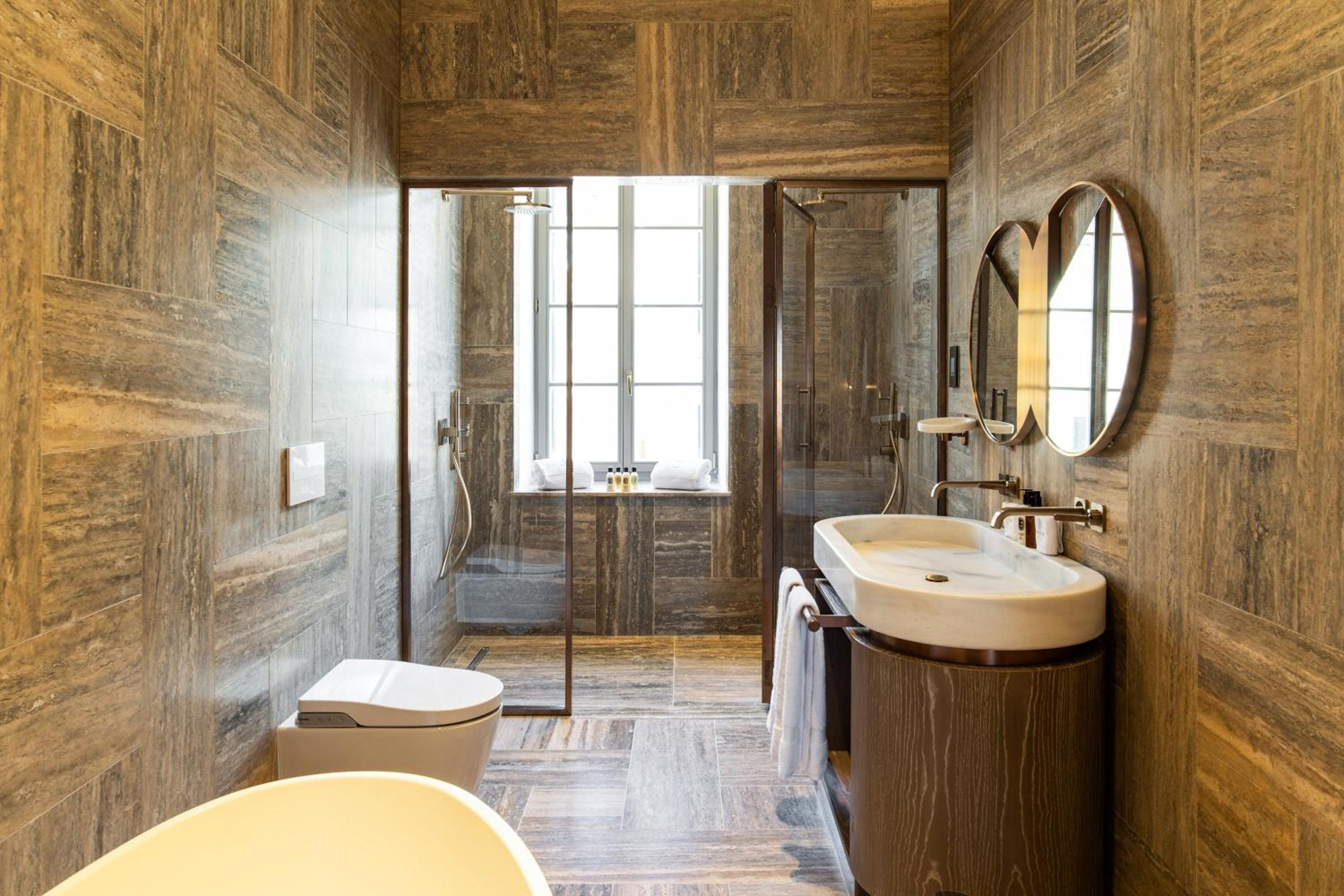 Grand Harbour View Suite - Photo 7