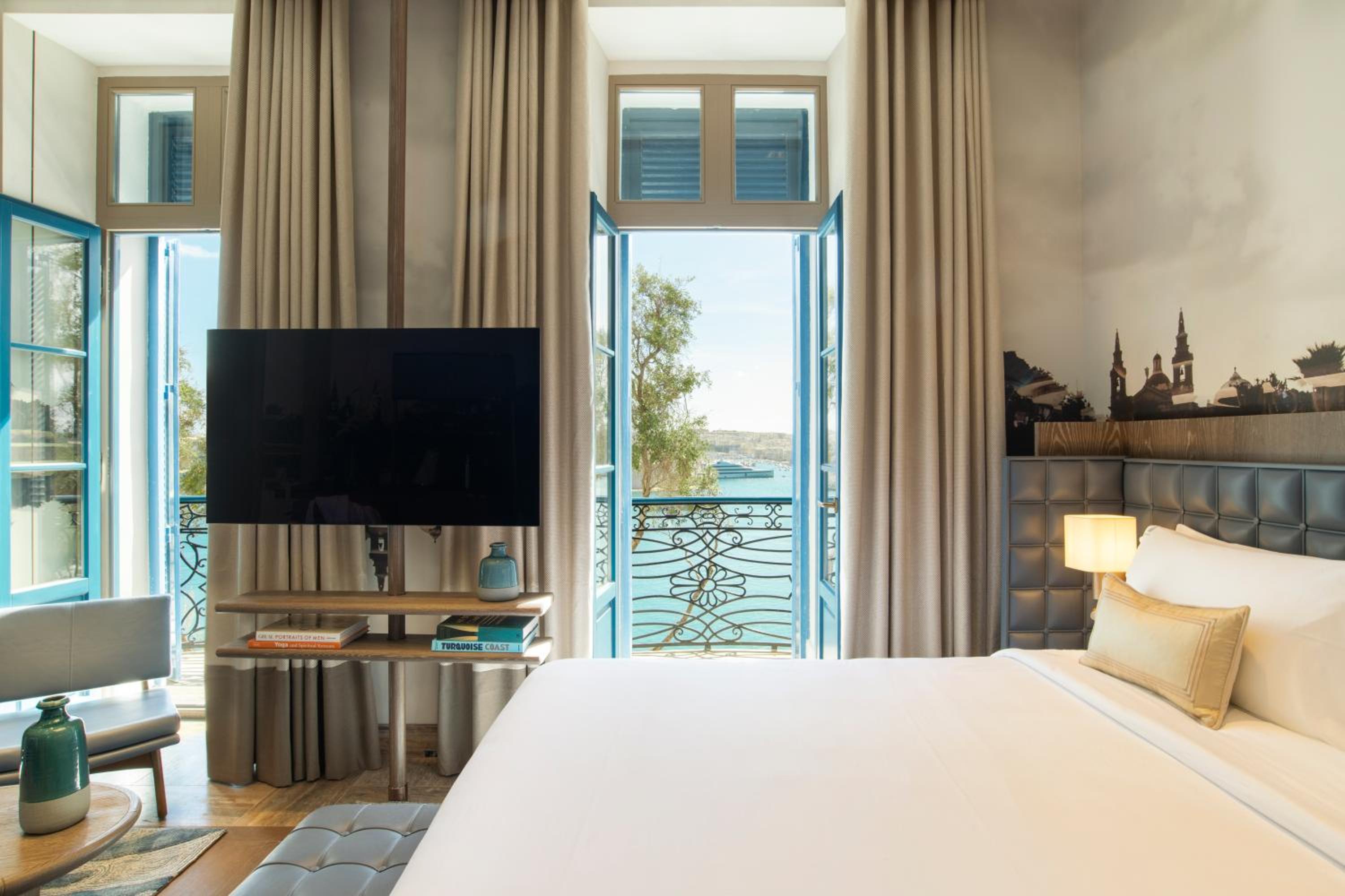 Superior Grand Harbour View Suite - Photo 1
